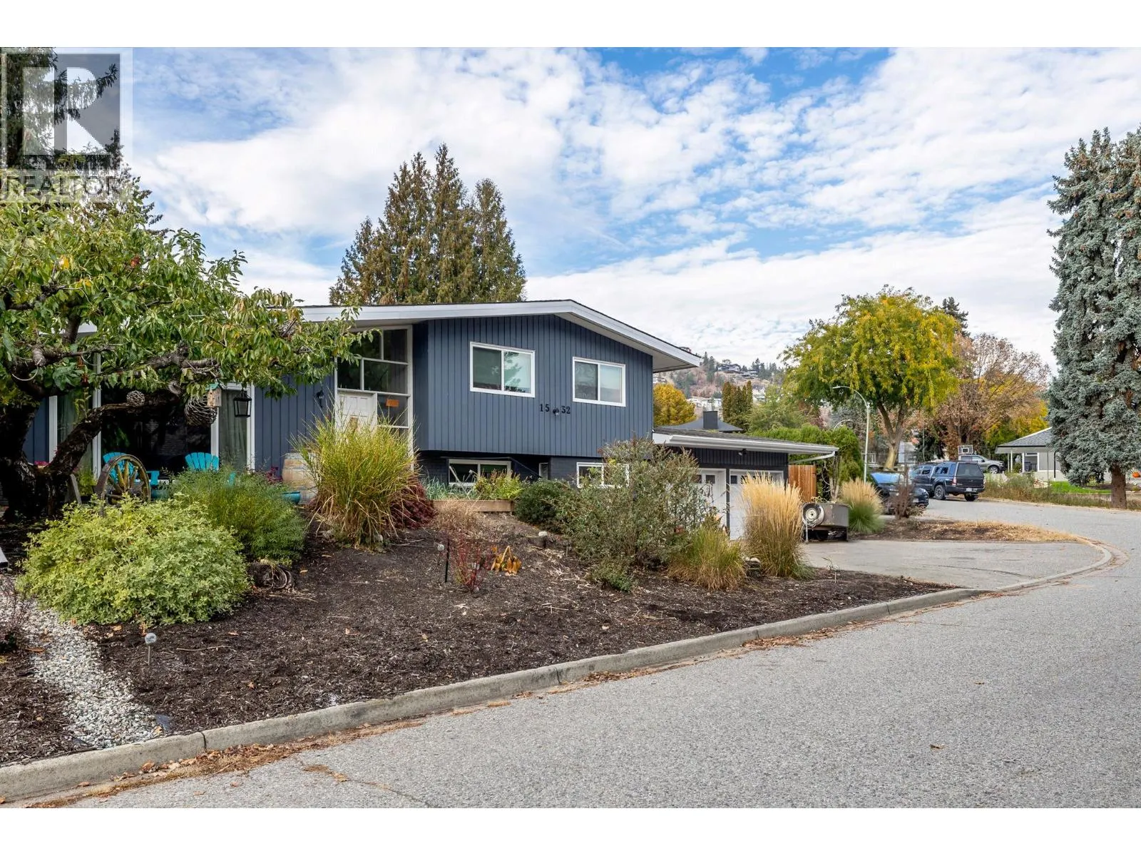 1532 Pinehurst Crescent