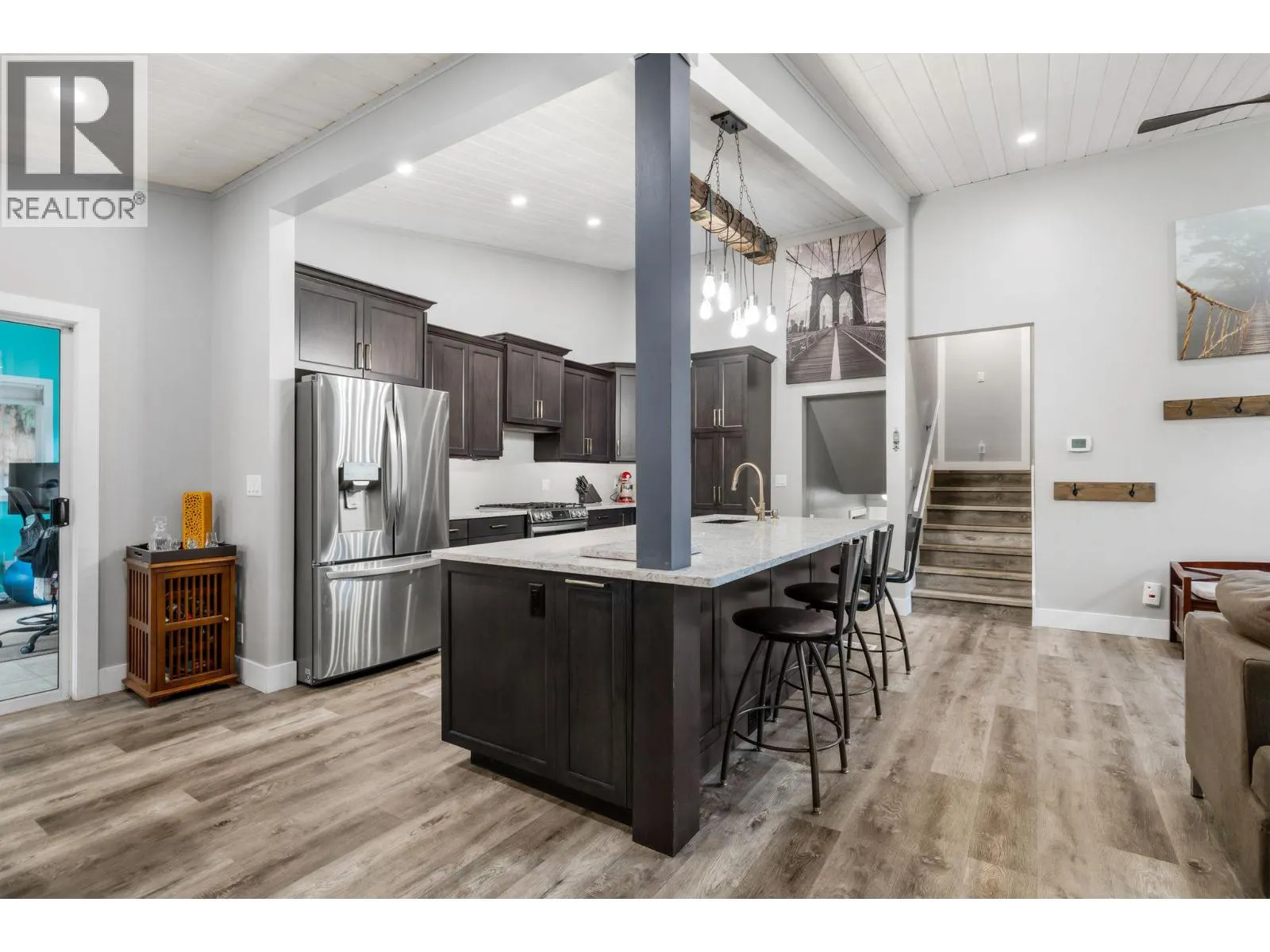 1532 Pinehurst Crescent