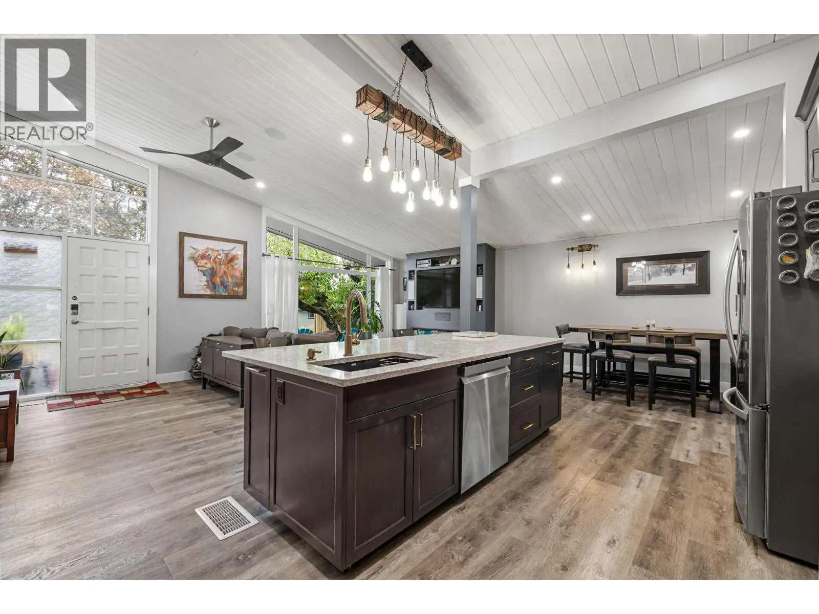 1532 Pinehurst Crescent