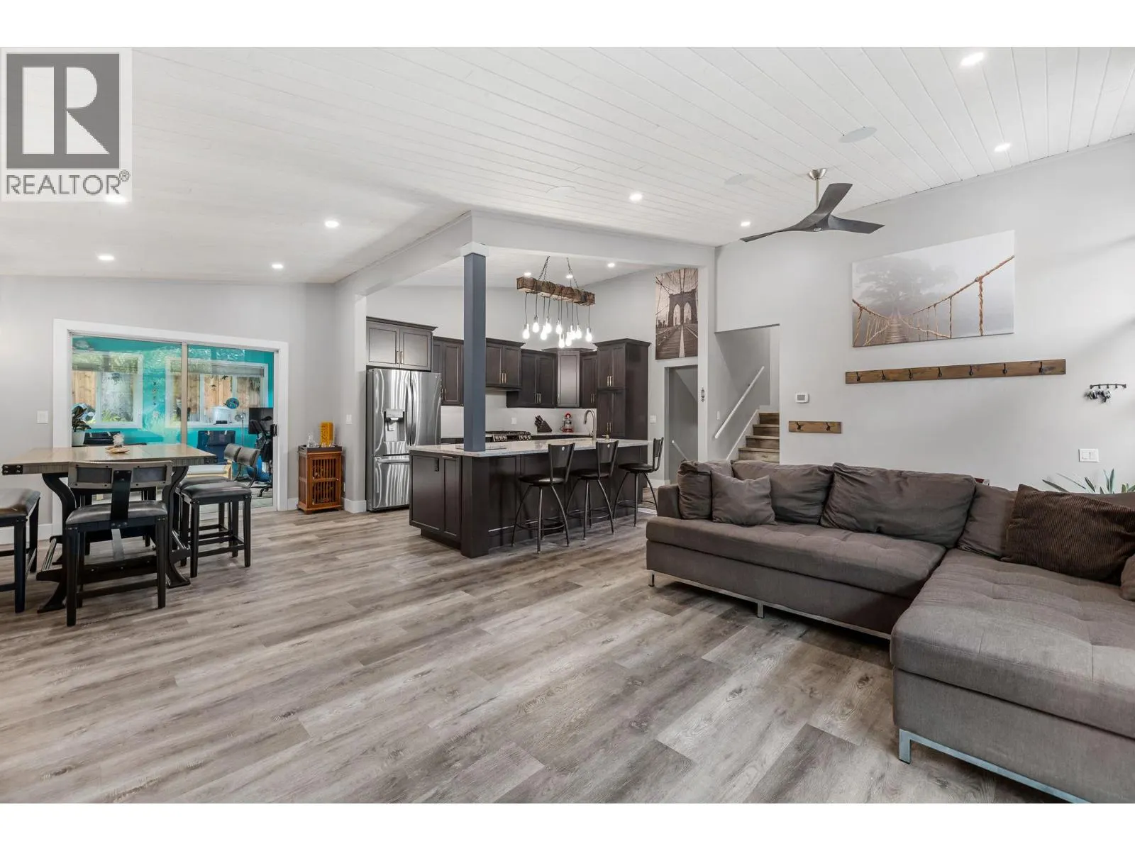 1532 Pinehurst Crescent