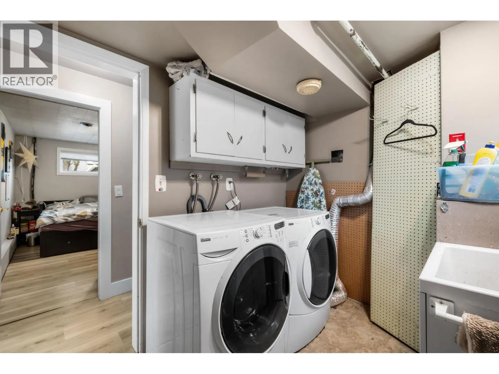 1532 Pinehurst Crescent