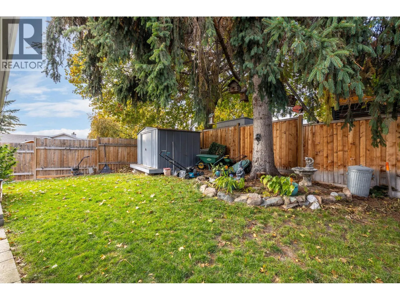 1532 Pinehurst Crescent