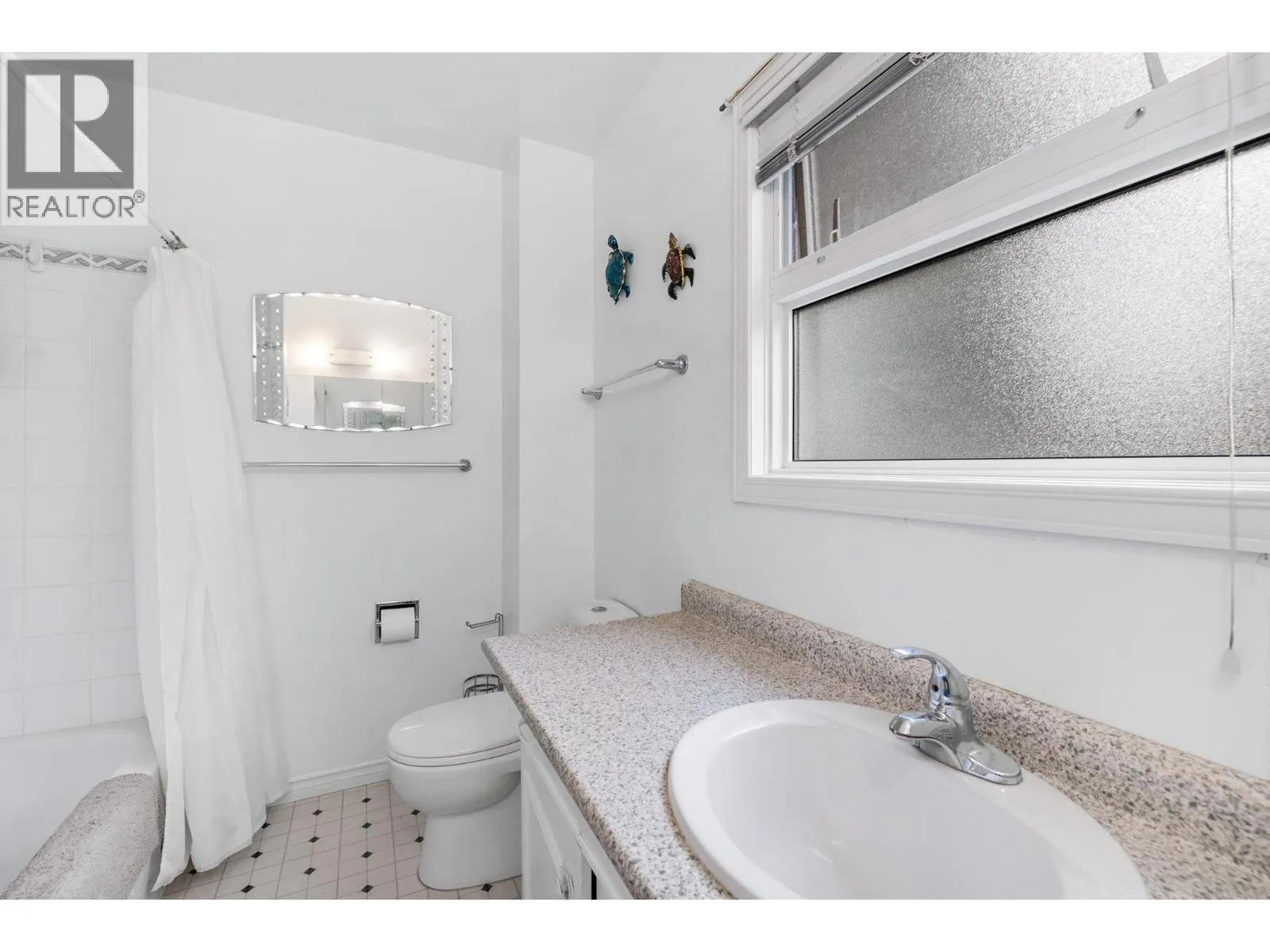 1532 Pinehurst Crescent