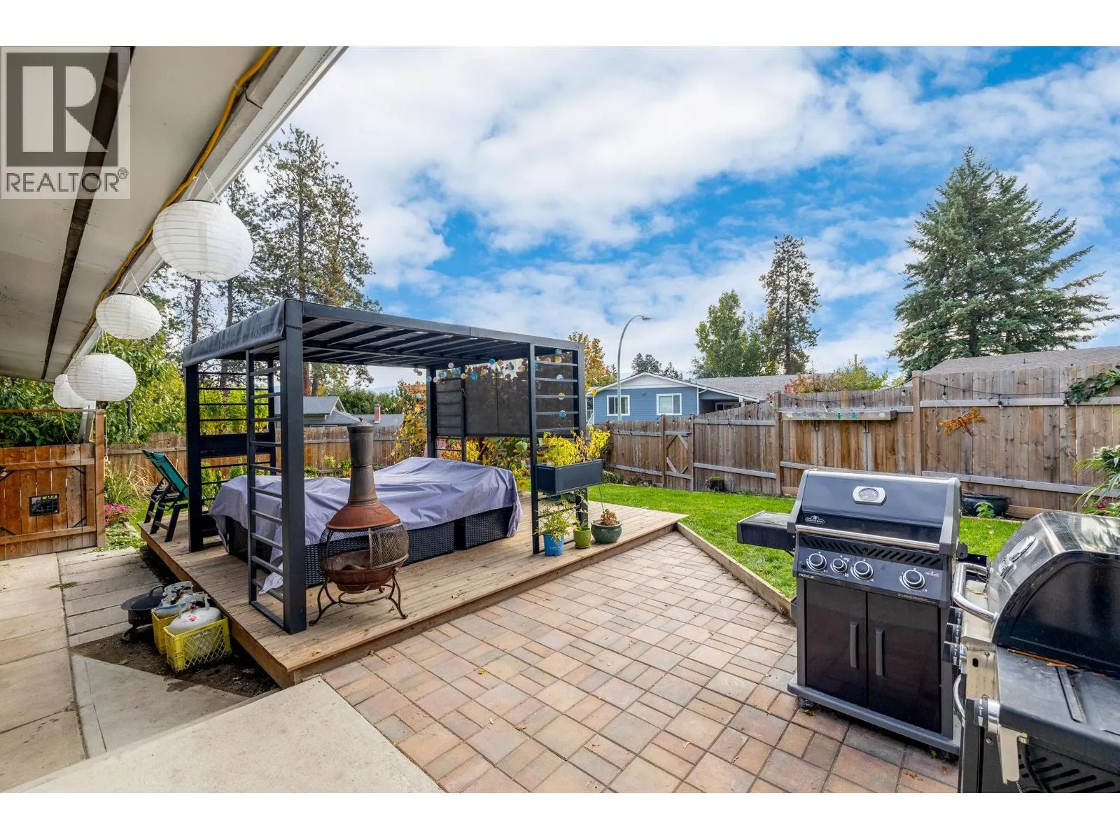 1532 Pinehurst Crescent