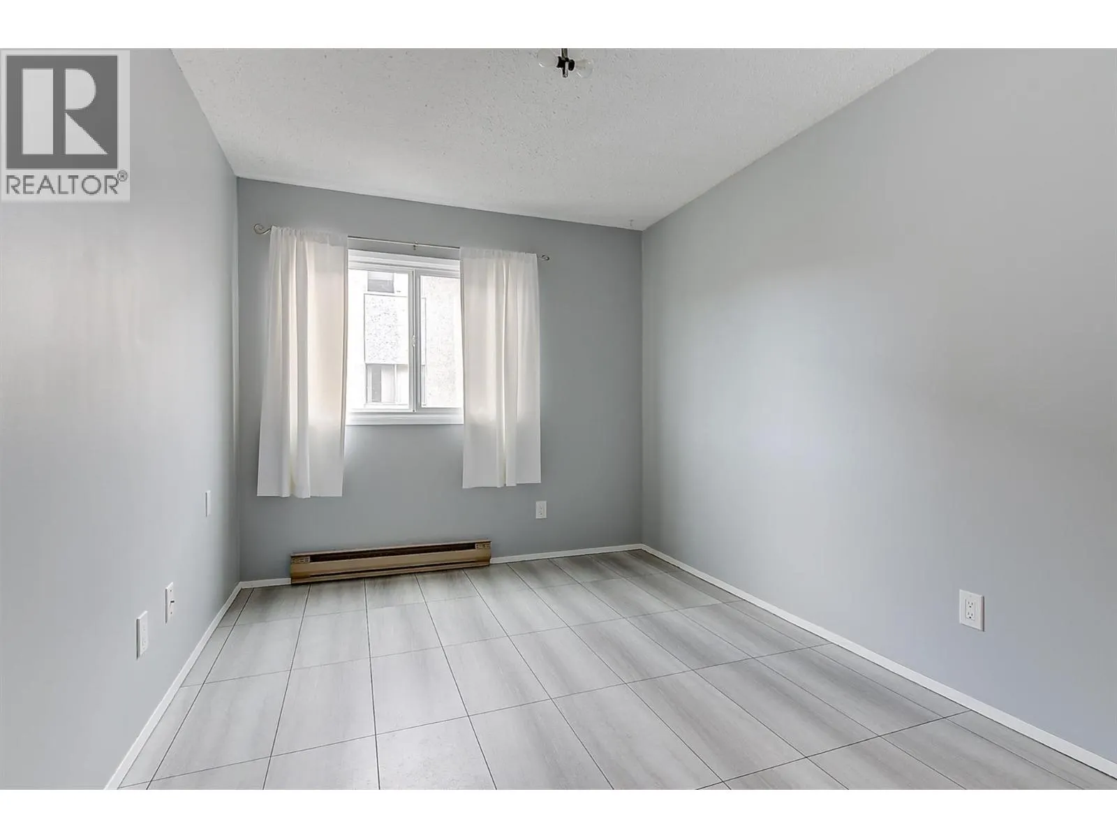 555 Rowcliffe Avenue Unit# 202