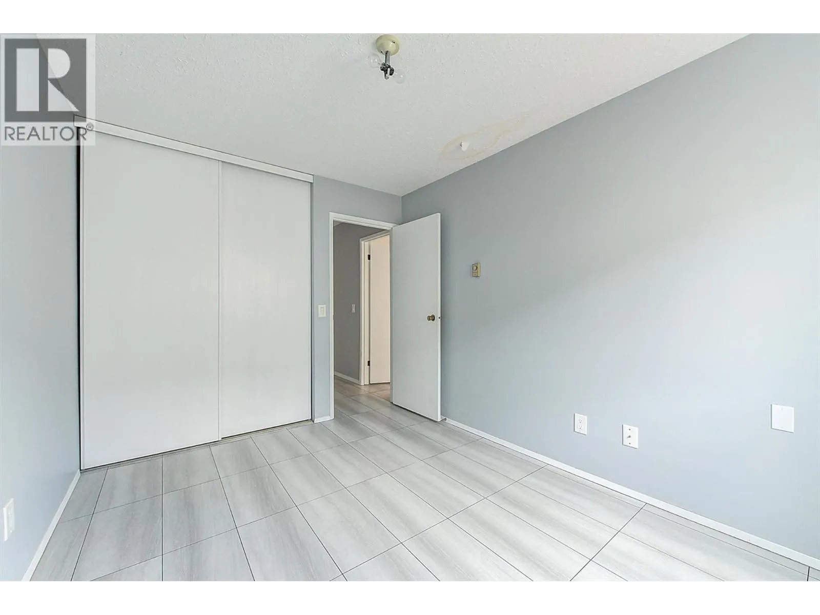 555 Rowcliffe Avenue Unit# 202