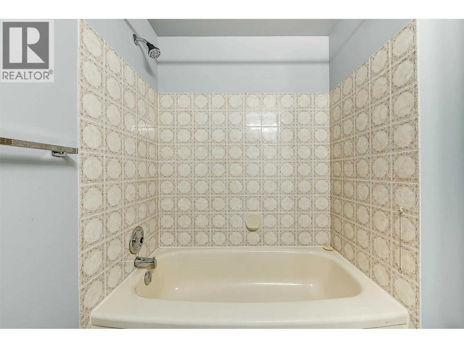 555 Rowcliffe Avenue Unit# 202