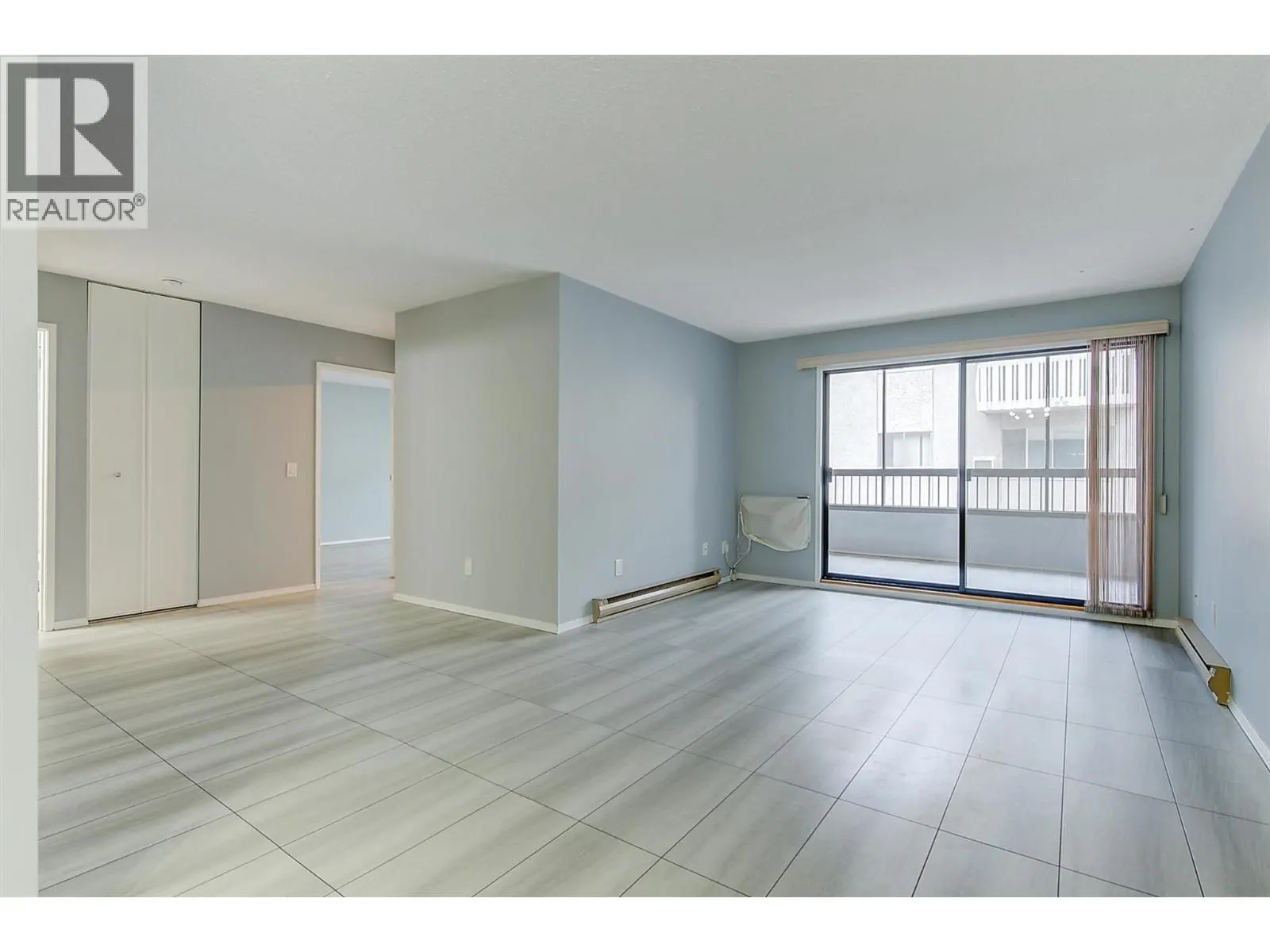 555 Rowcliffe Avenue Unit# 202