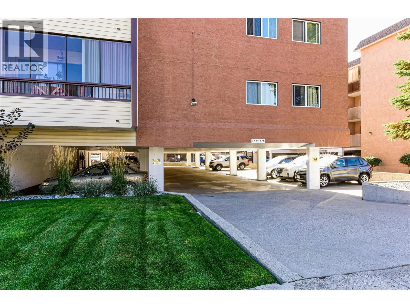 555 Rowcliffe Avenue Unit# 202