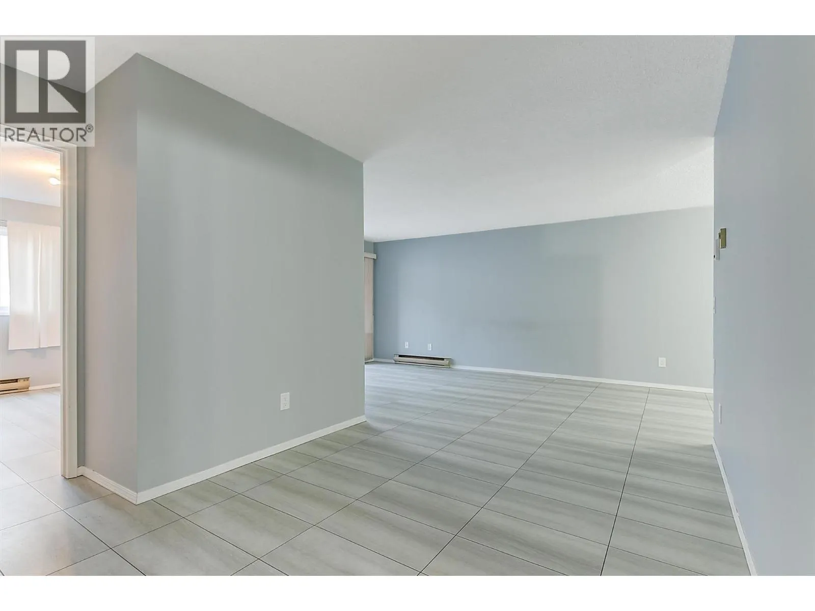 555 Rowcliffe Avenue Unit# 202