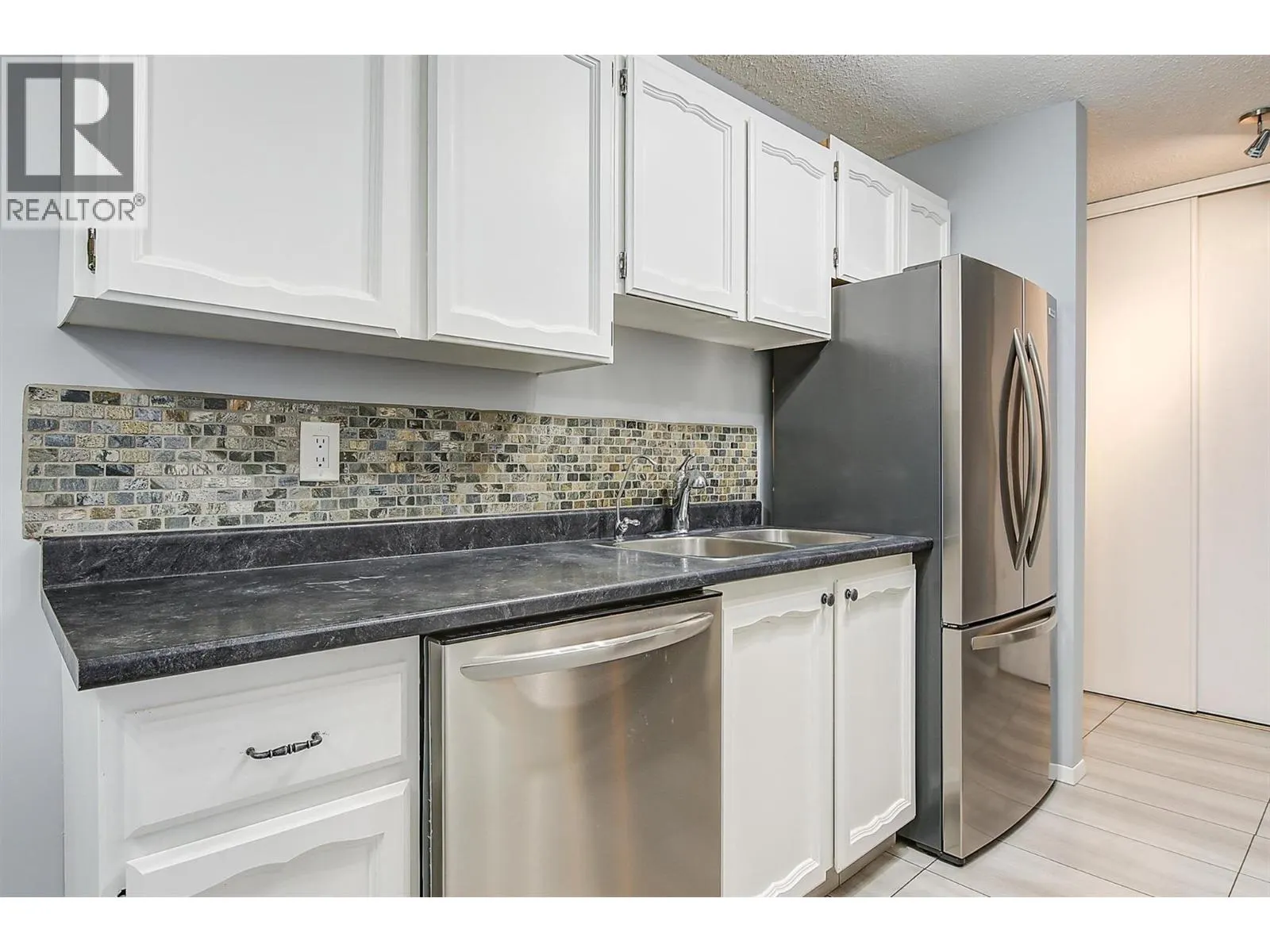 555 Rowcliffe Avenue Unit# 202