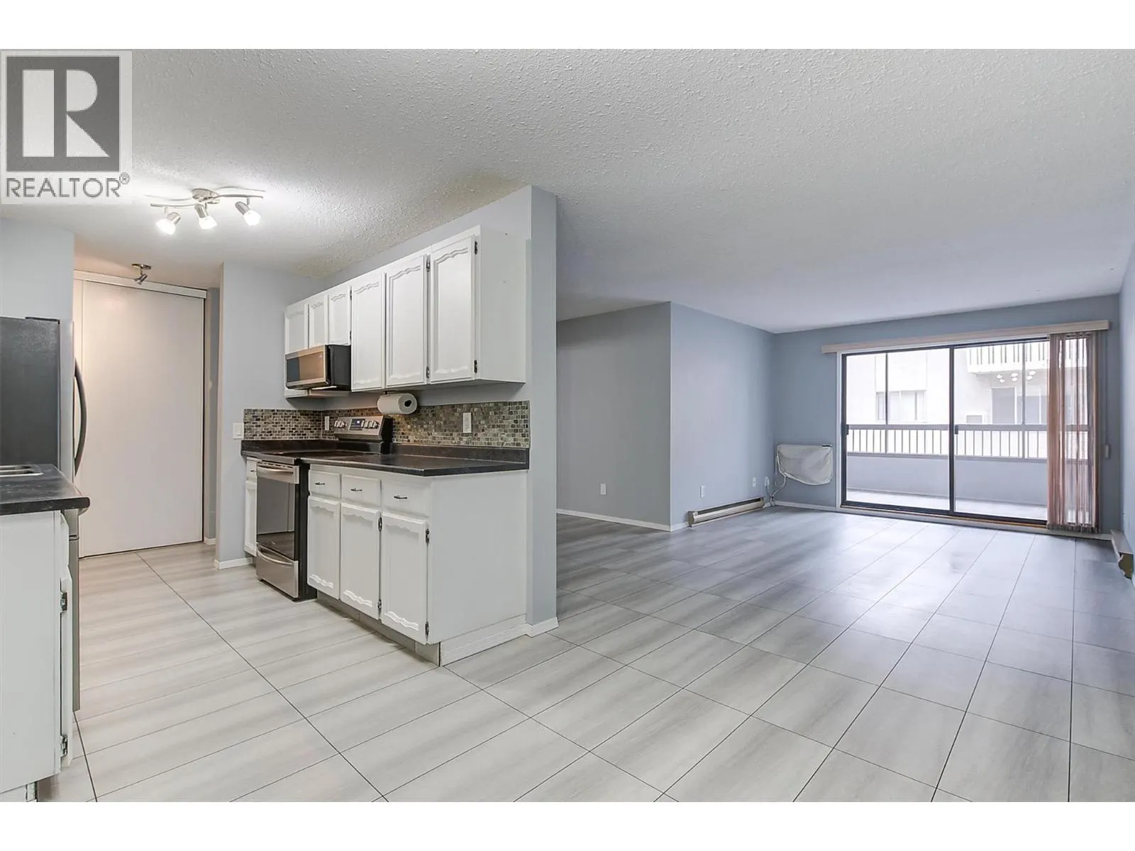 555 Rowcliffe Avenue Unit# 202
