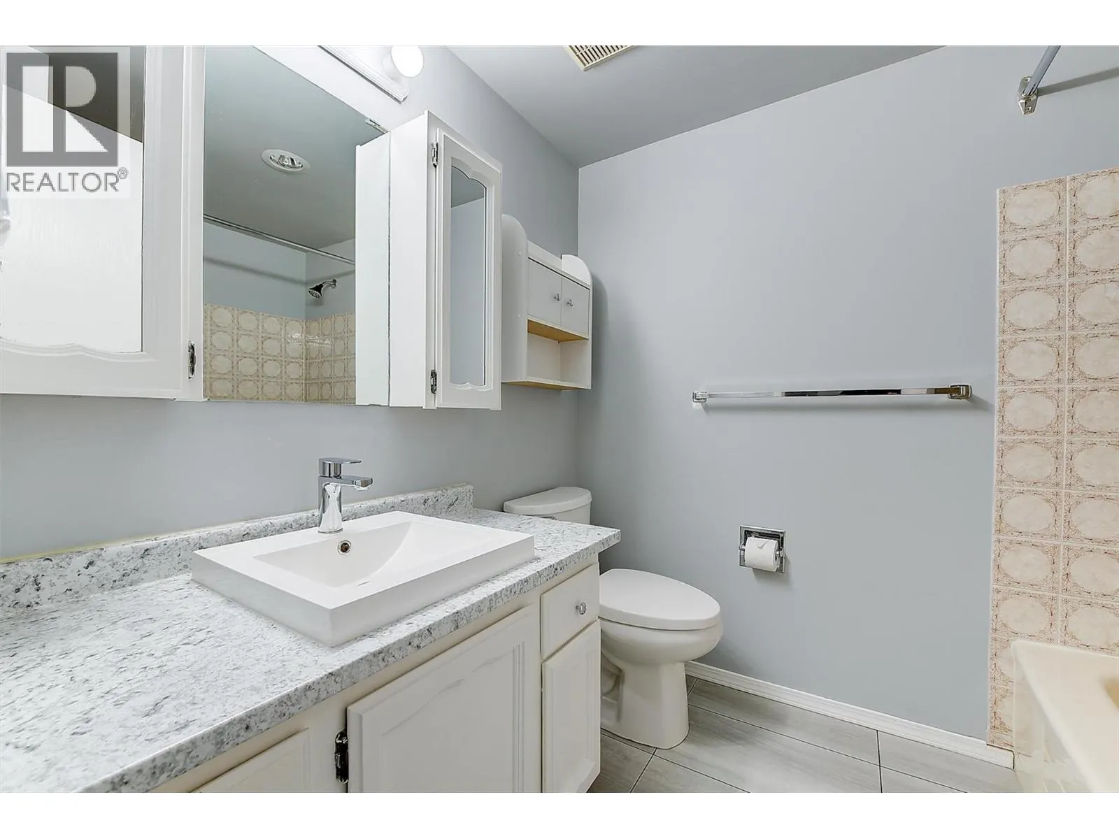 555 Rowcliffe Avenue Unit# 202