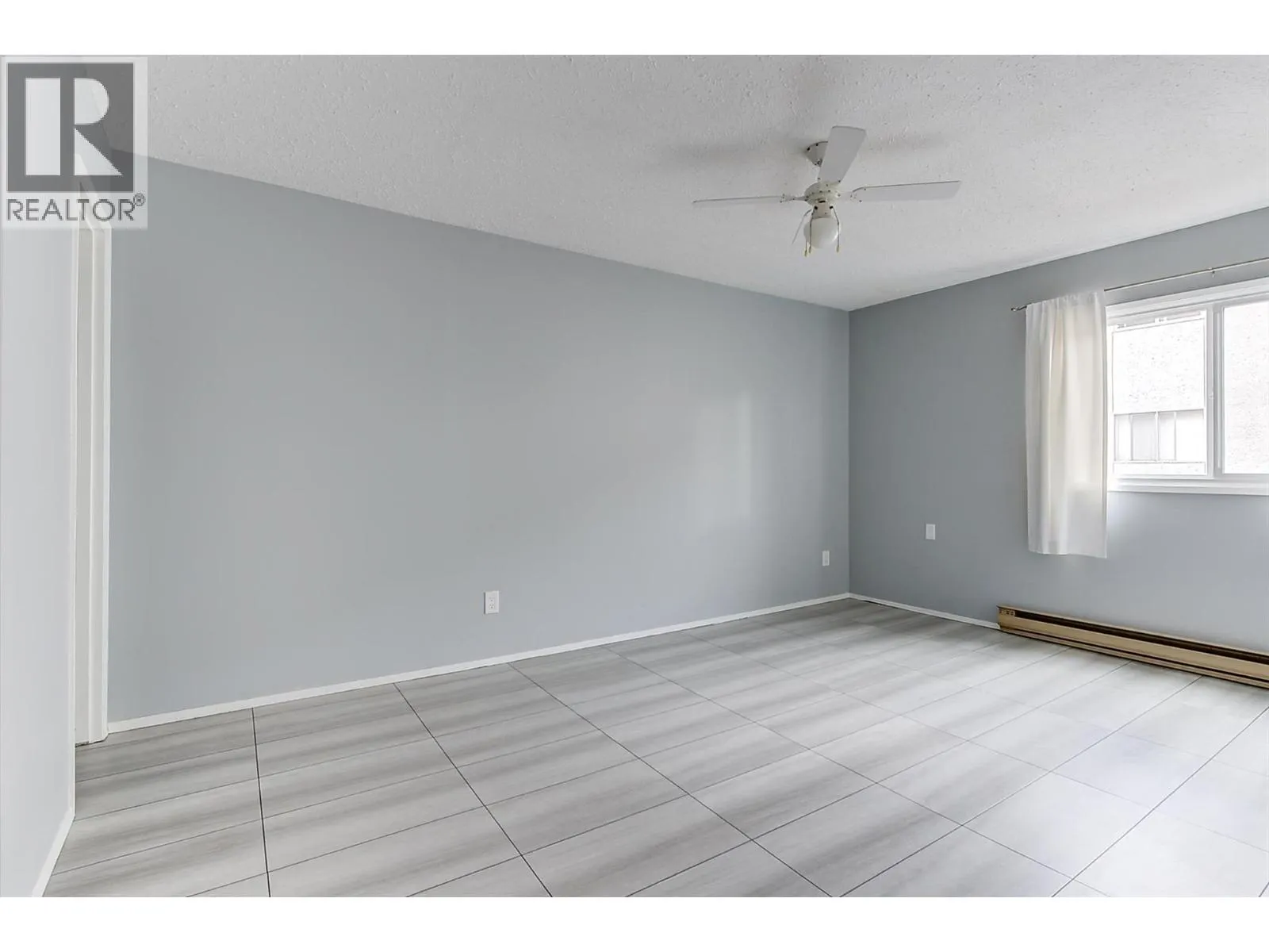 555 Rowcliffe Avenue Unit# 202