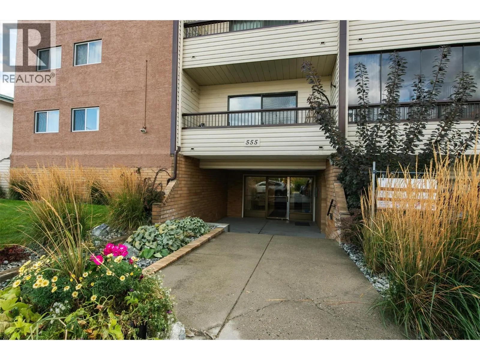 555 Rowcliffe Avenue Unit# 202
