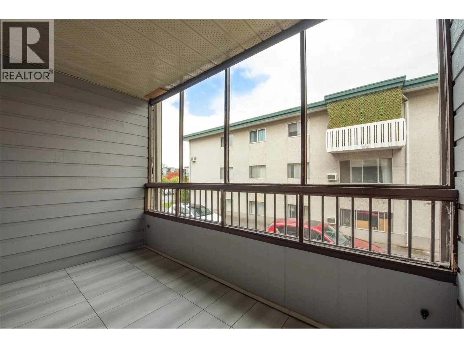 555 Rowcliffe Avenue Unit# 202