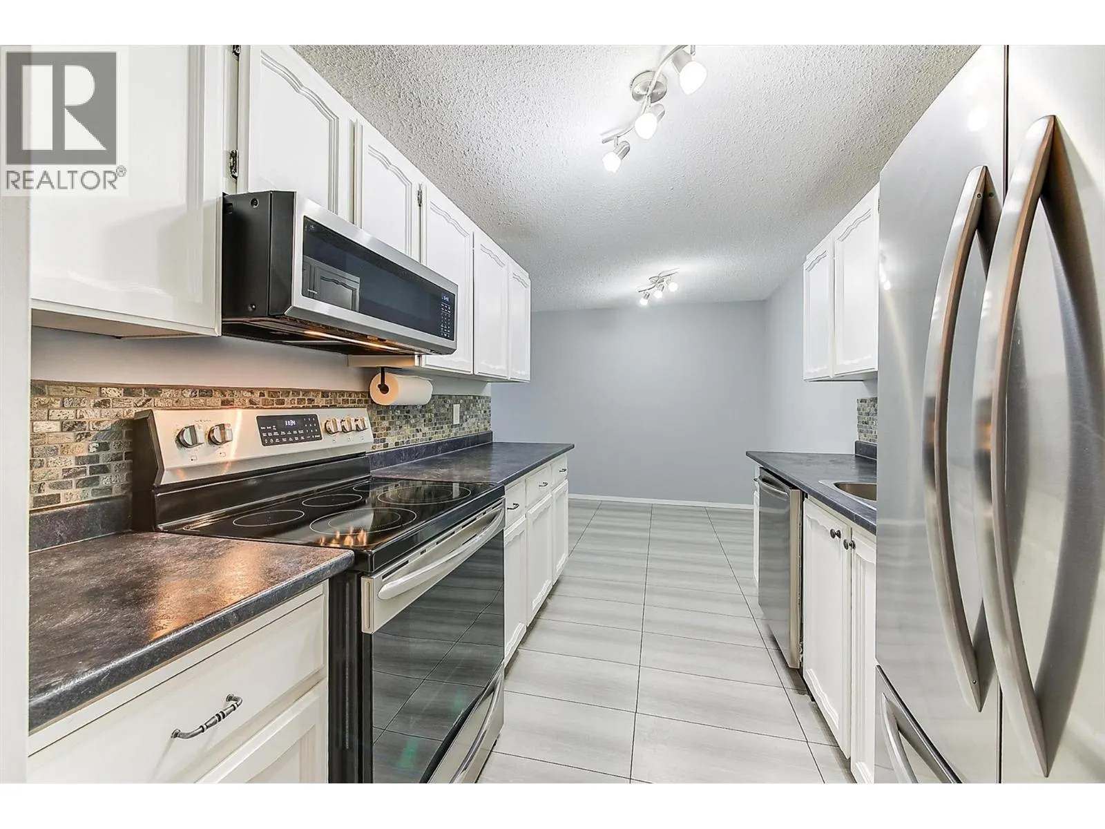 555 Rowcliffe Avenue Unit# 202