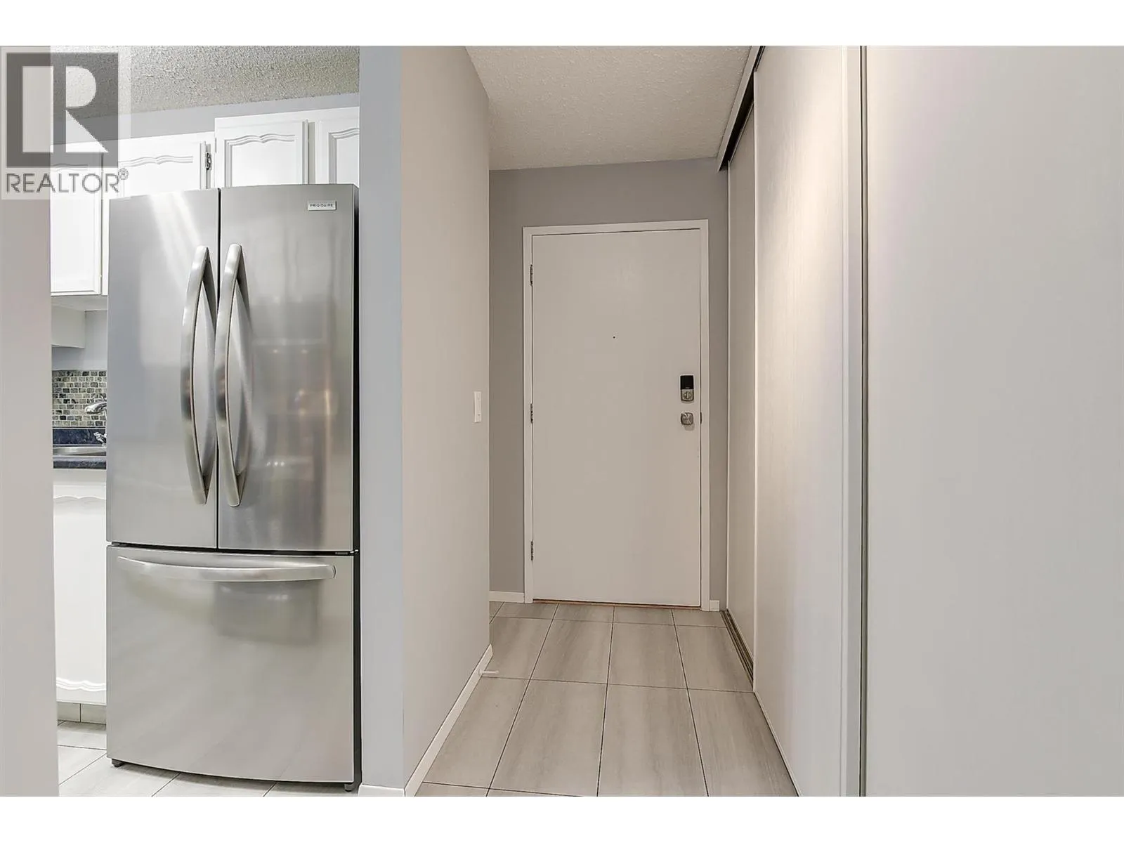 555 Rowcliffe Avenue Unit# 202