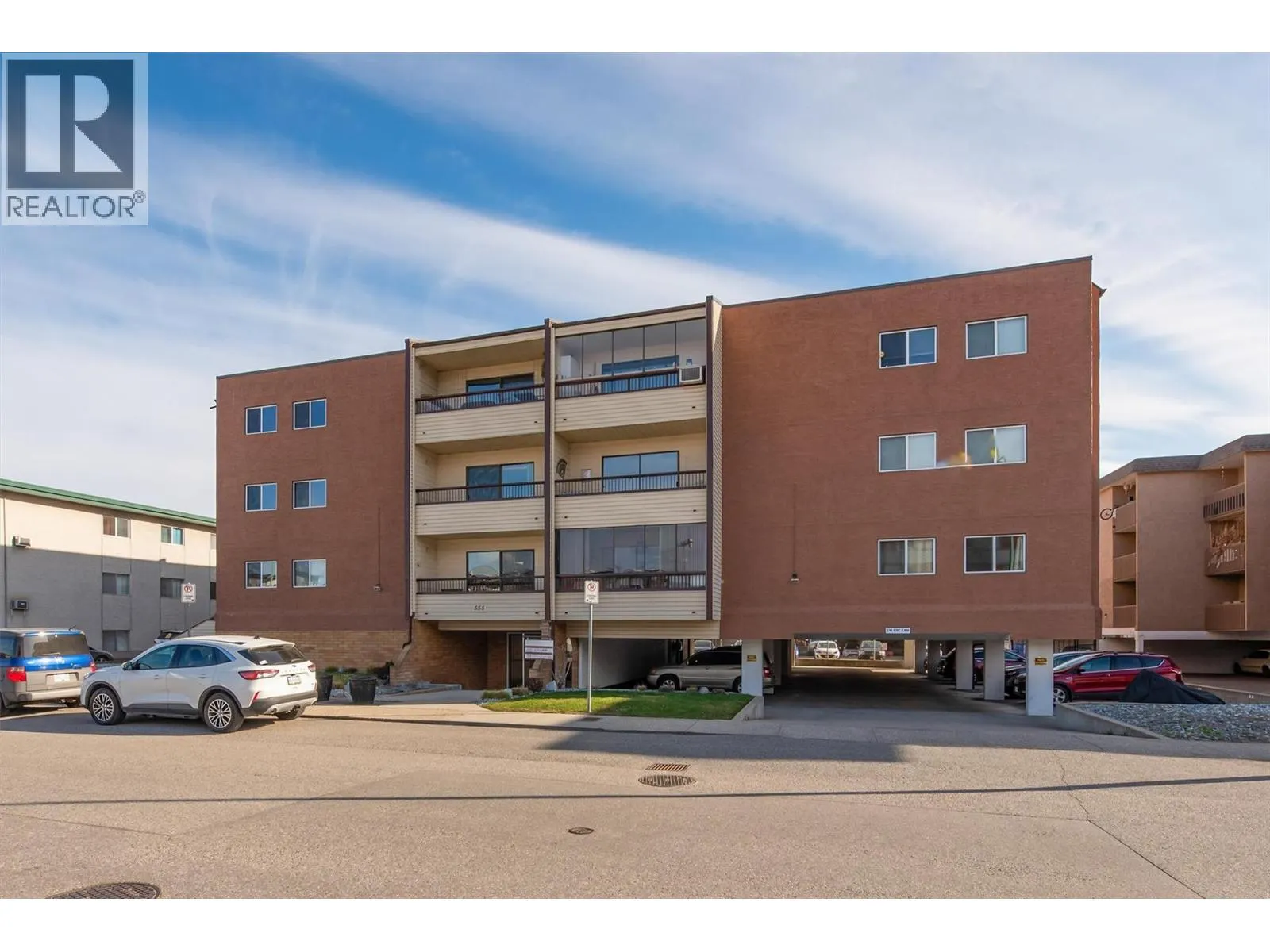 555 Rowcliffe Avenue Unit# 202