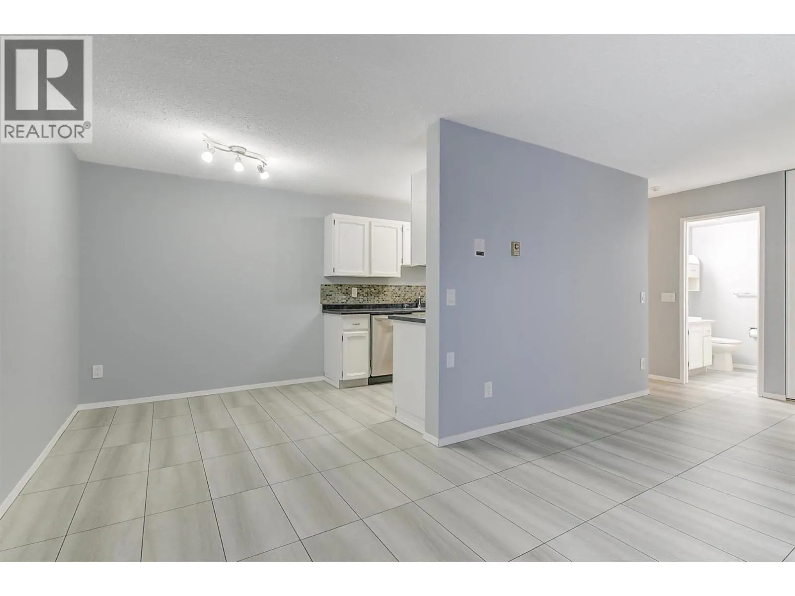555 Rowcliffe Avenue Unit# 202