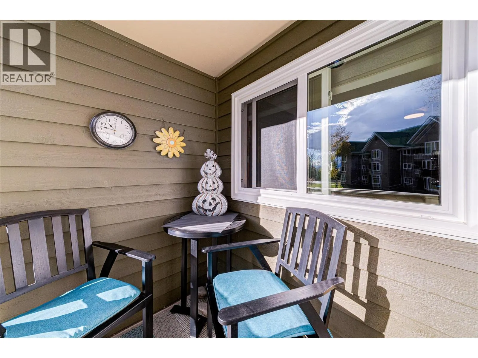 221-4559 Timberline Crescent