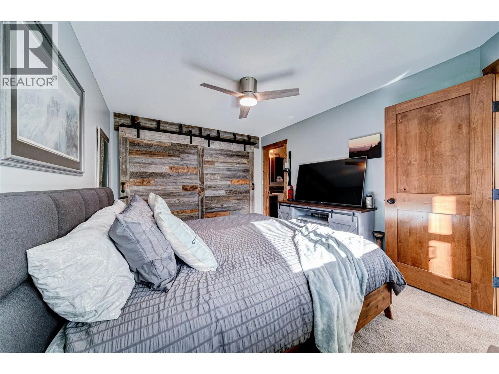 221-4559 Timberline Crescent