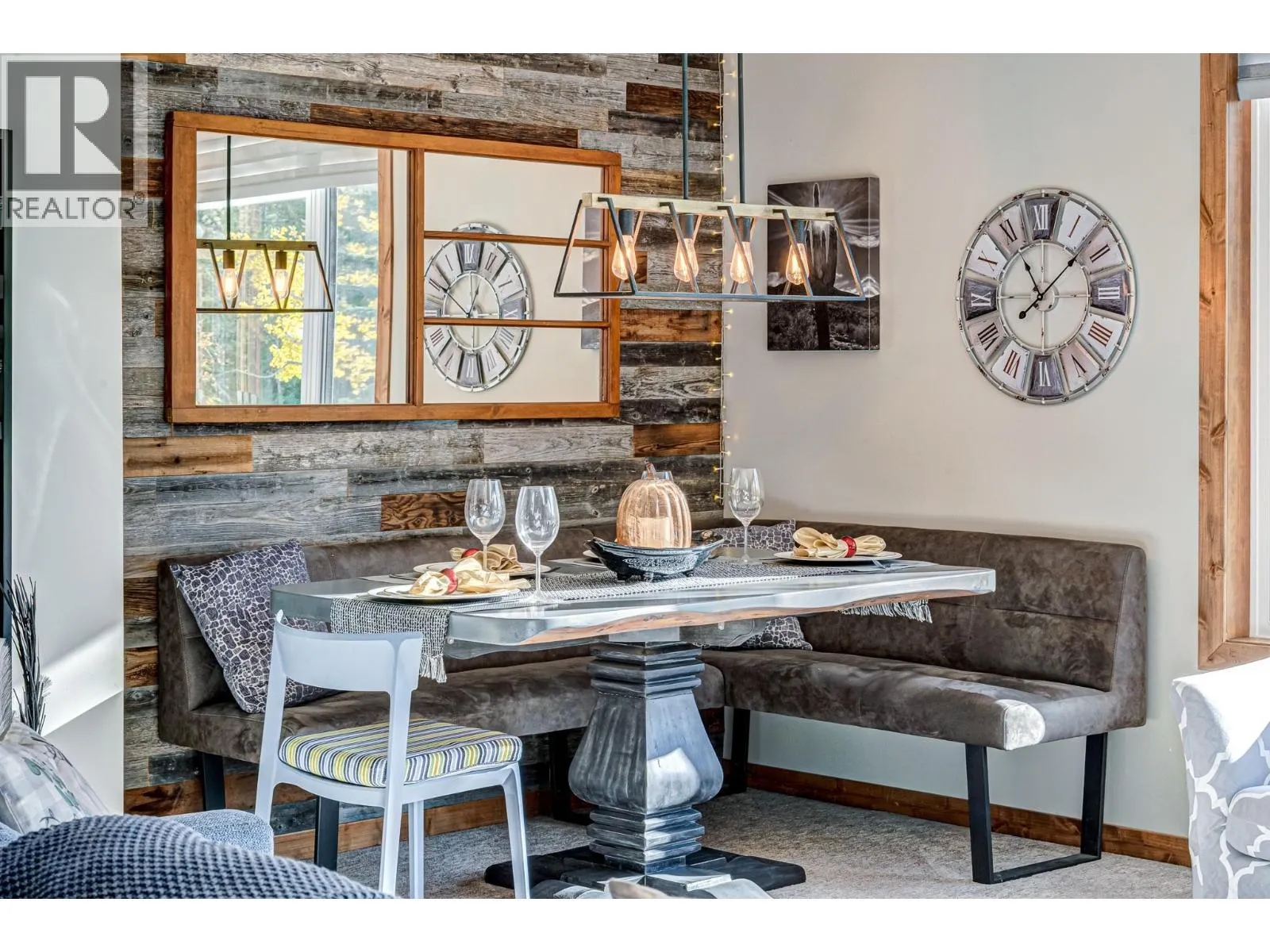 221-4559 Timberline Crescent