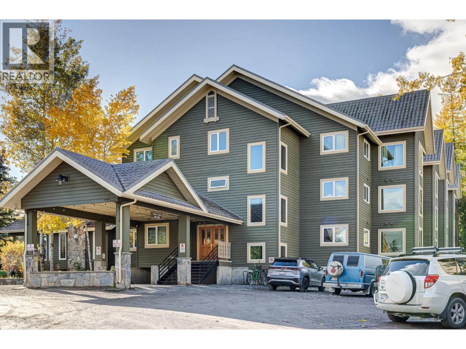 221-4559 Timberline Crescent