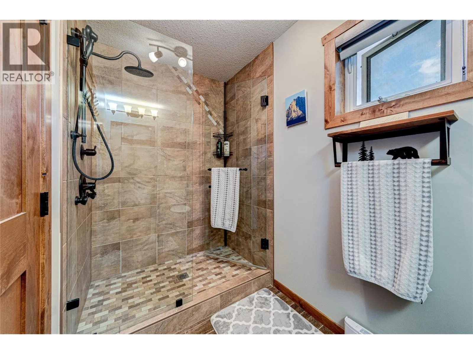 221-4559 Timberline Crescent