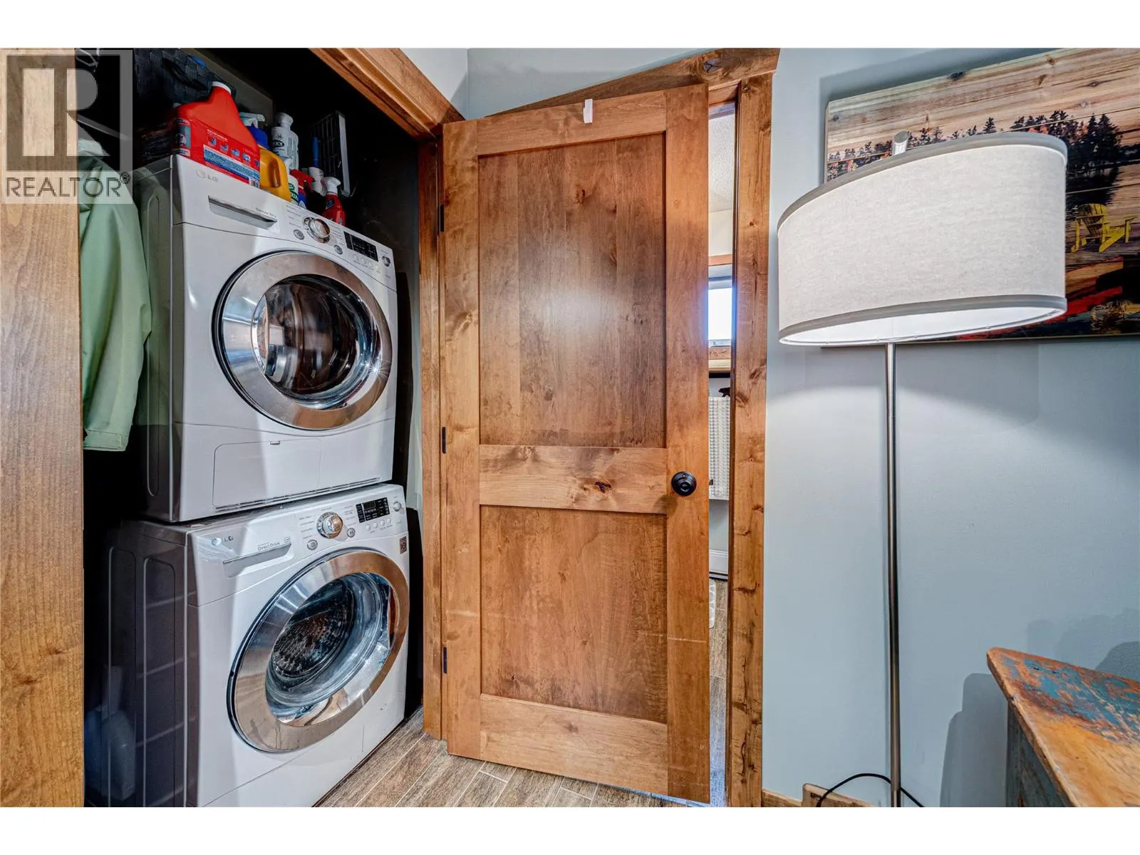 221-4559 Timberline Crescent