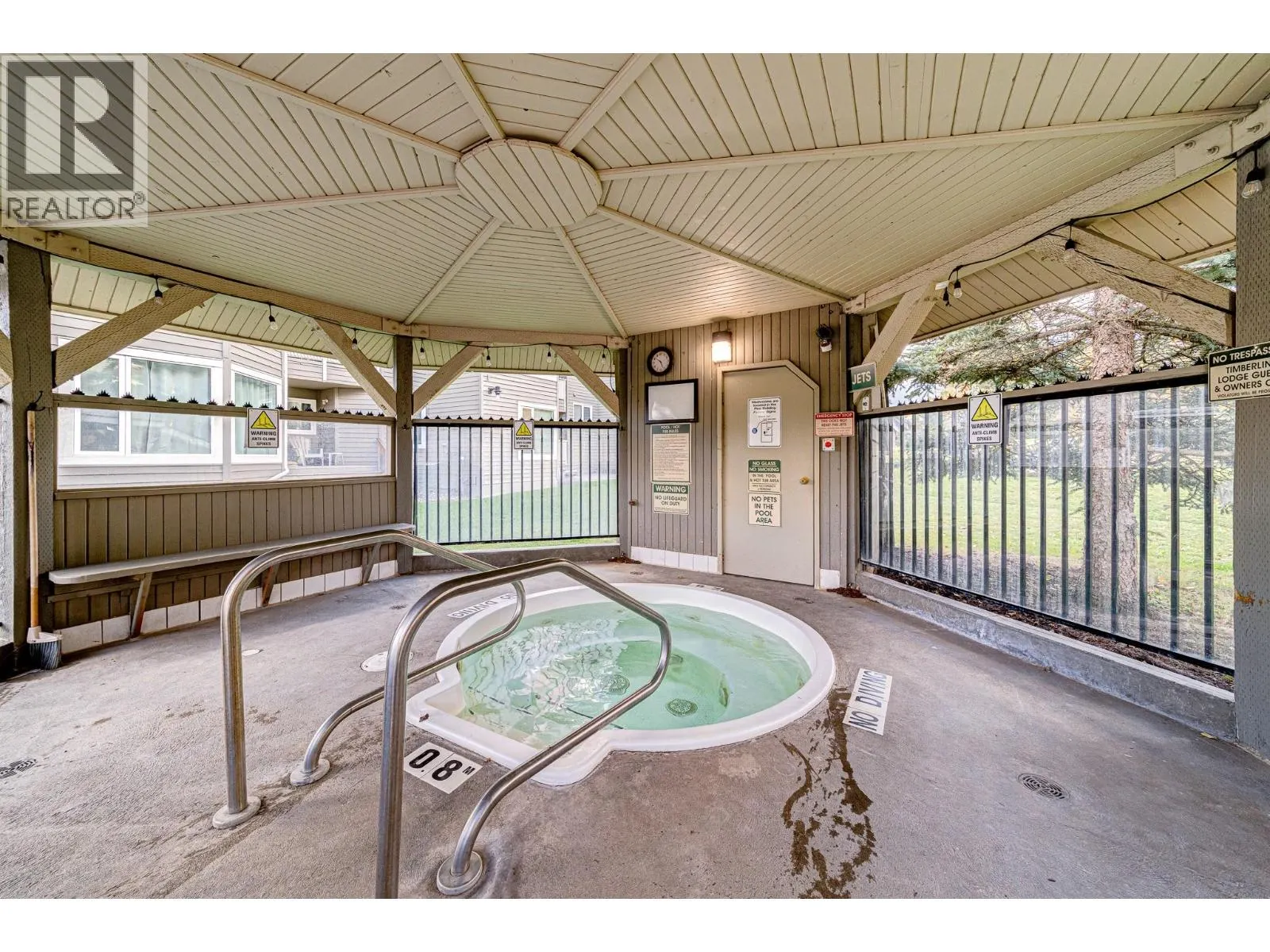 221-4559 Timberline Crescent