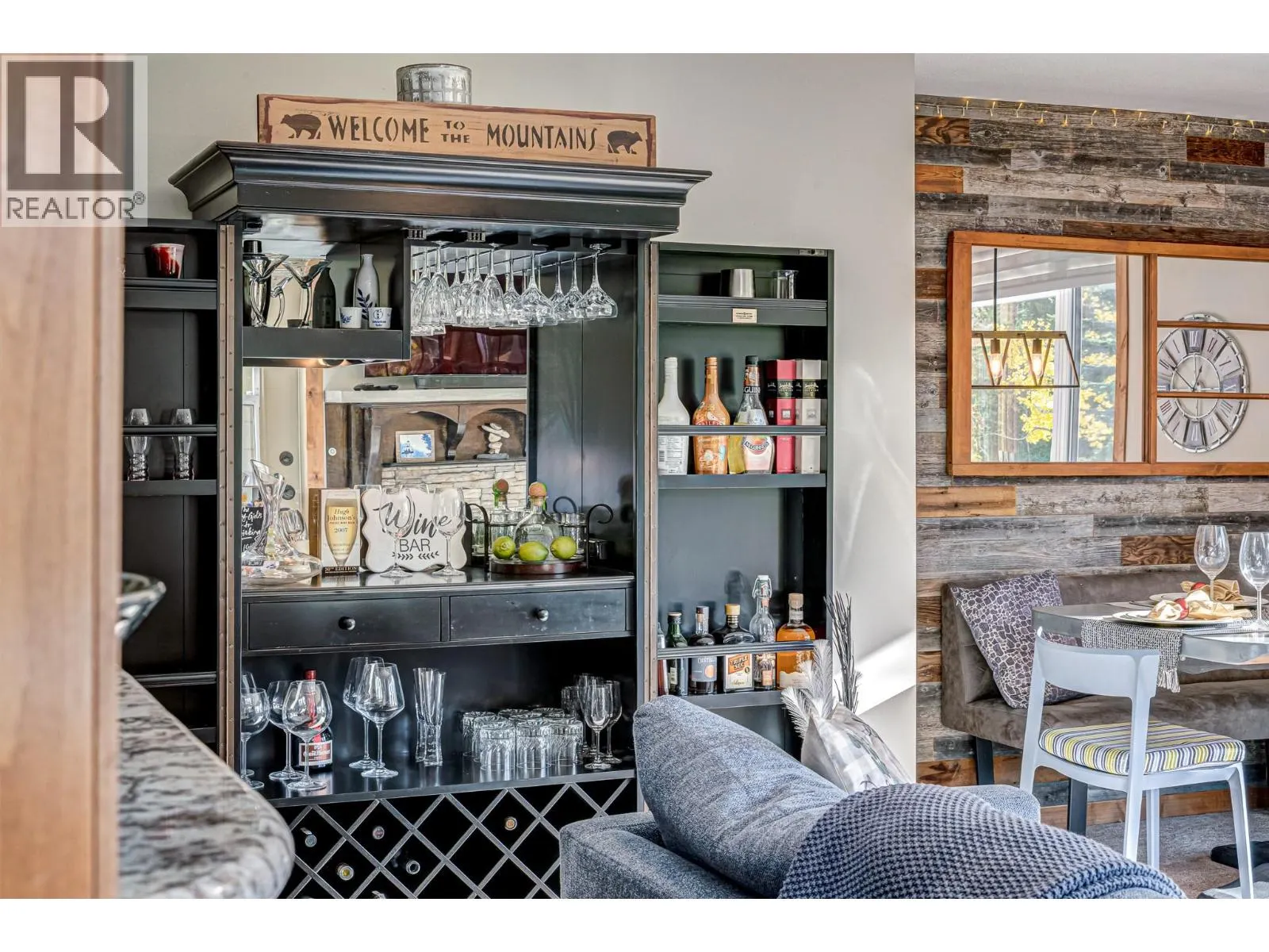 221-4559 Timberline Crescent