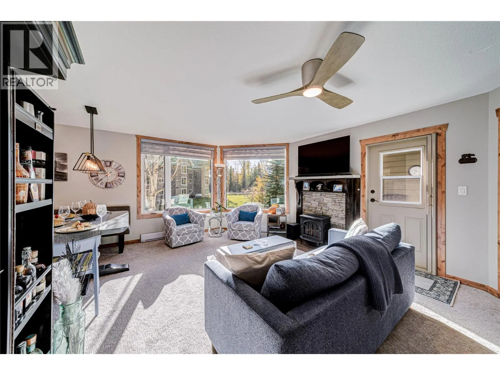 221-4559 Timberline Crescent