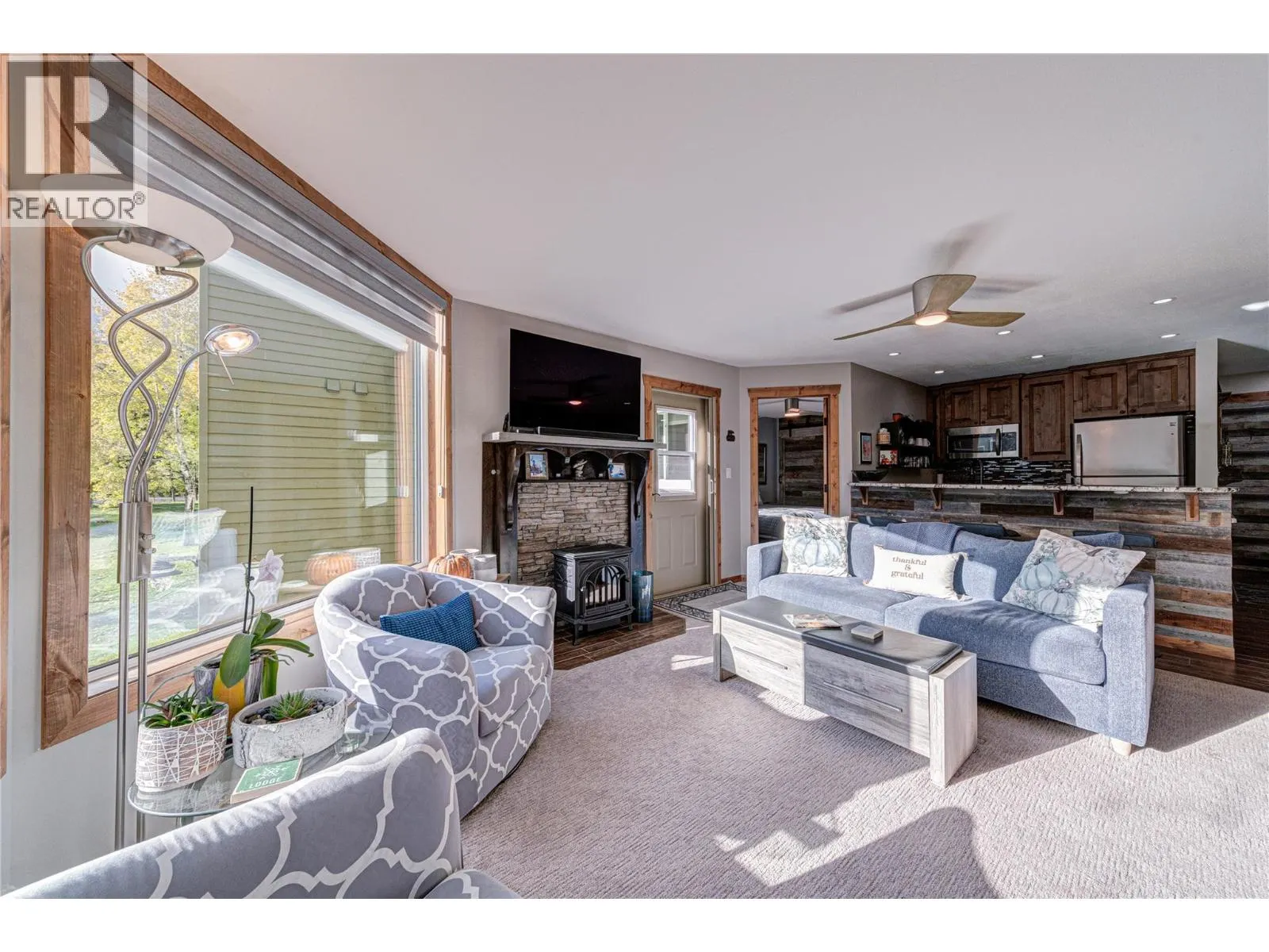 221-4559 Timberline Crescent