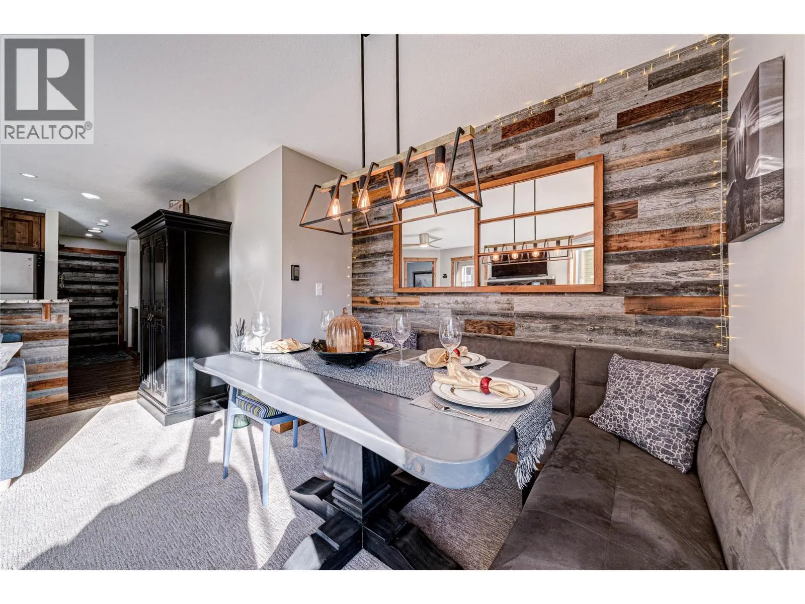 221-4559 Timberline Crescent