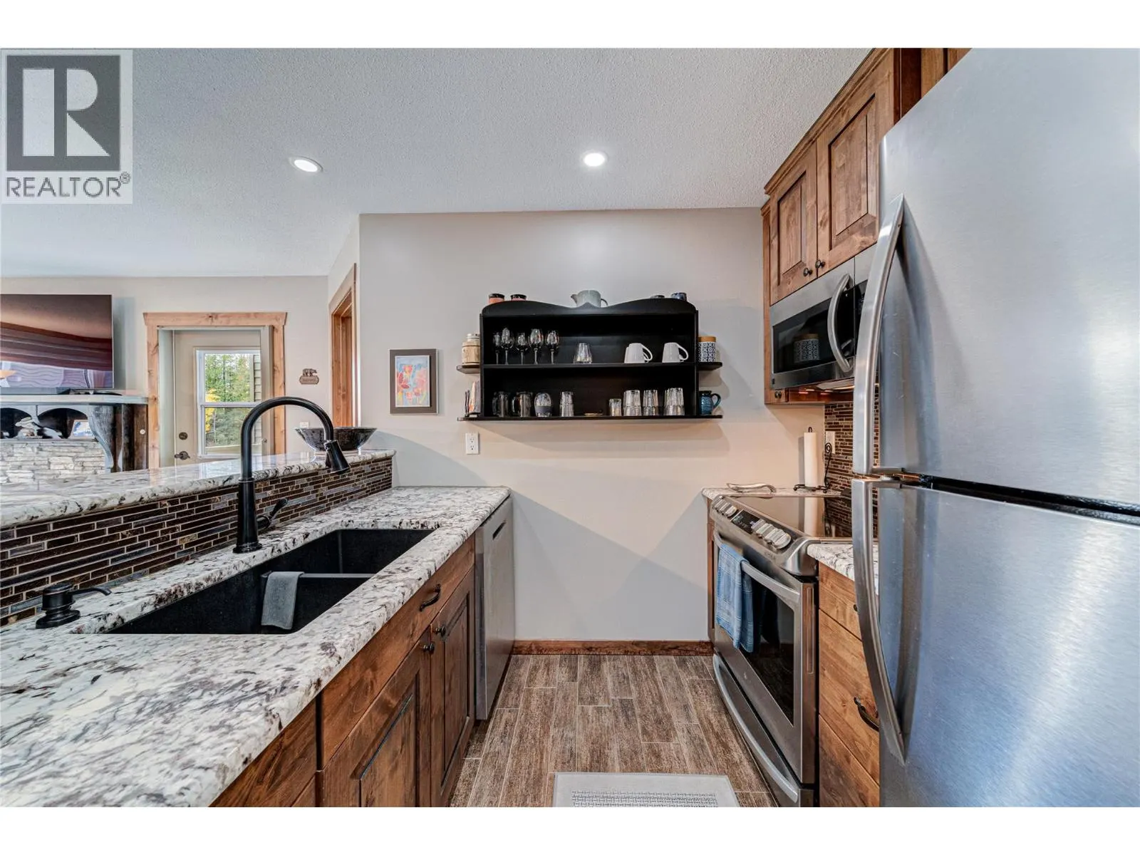 221-4559 Timberline Crescent