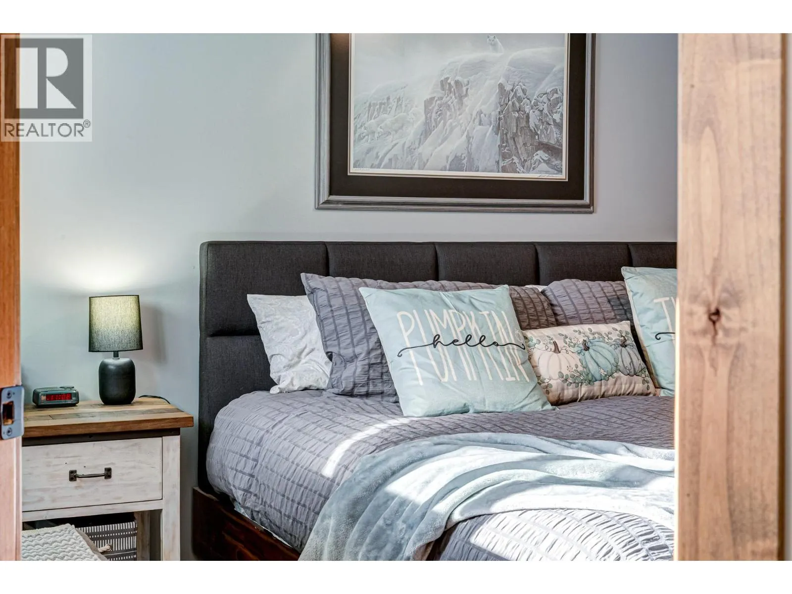 221-4559 Timberline Crescent