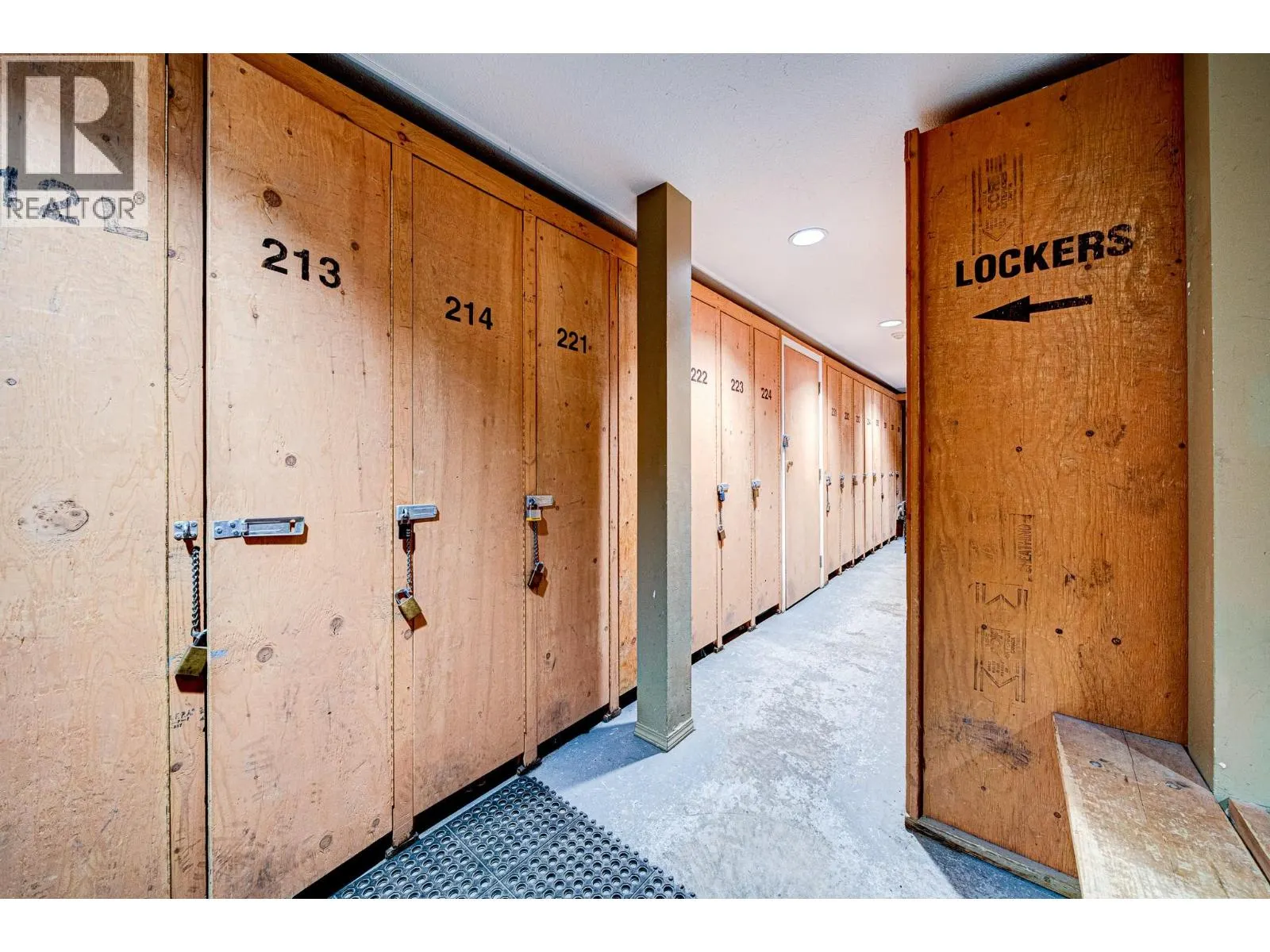 221-4559 Timberline Crescent