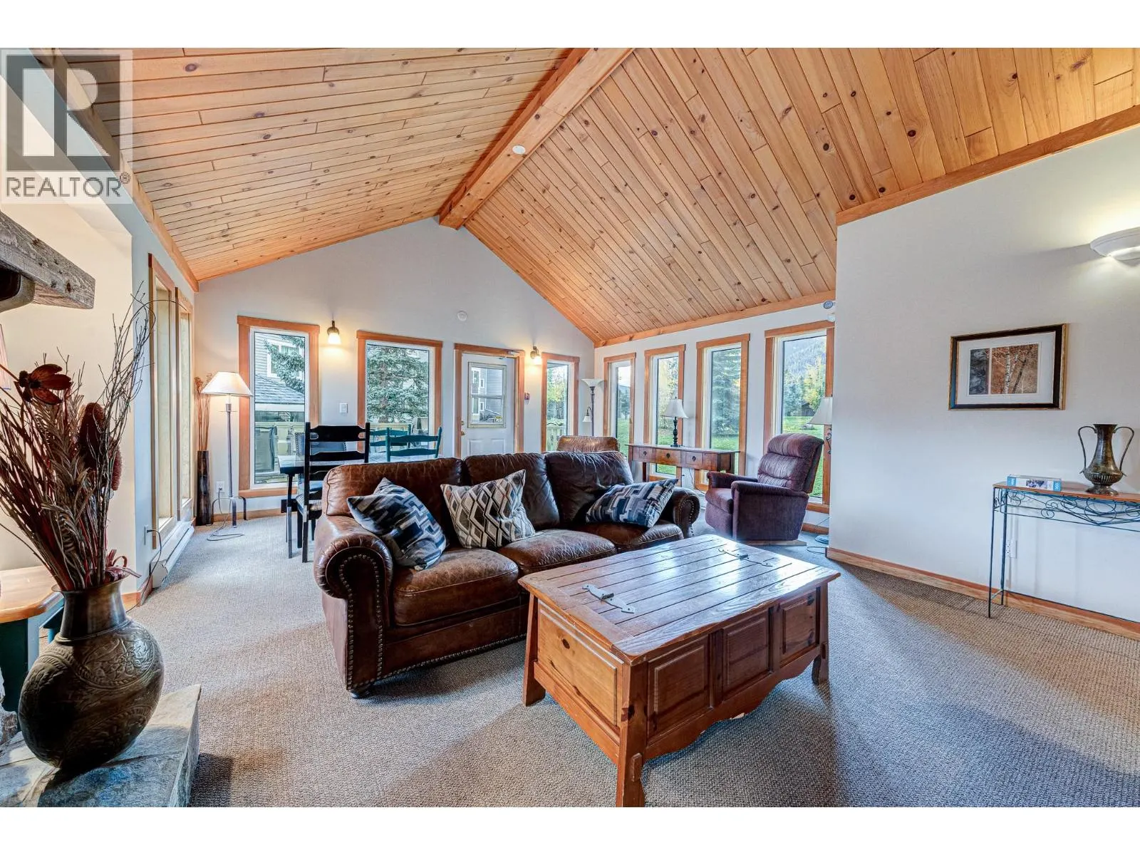 221-4559 Timberline Crescent