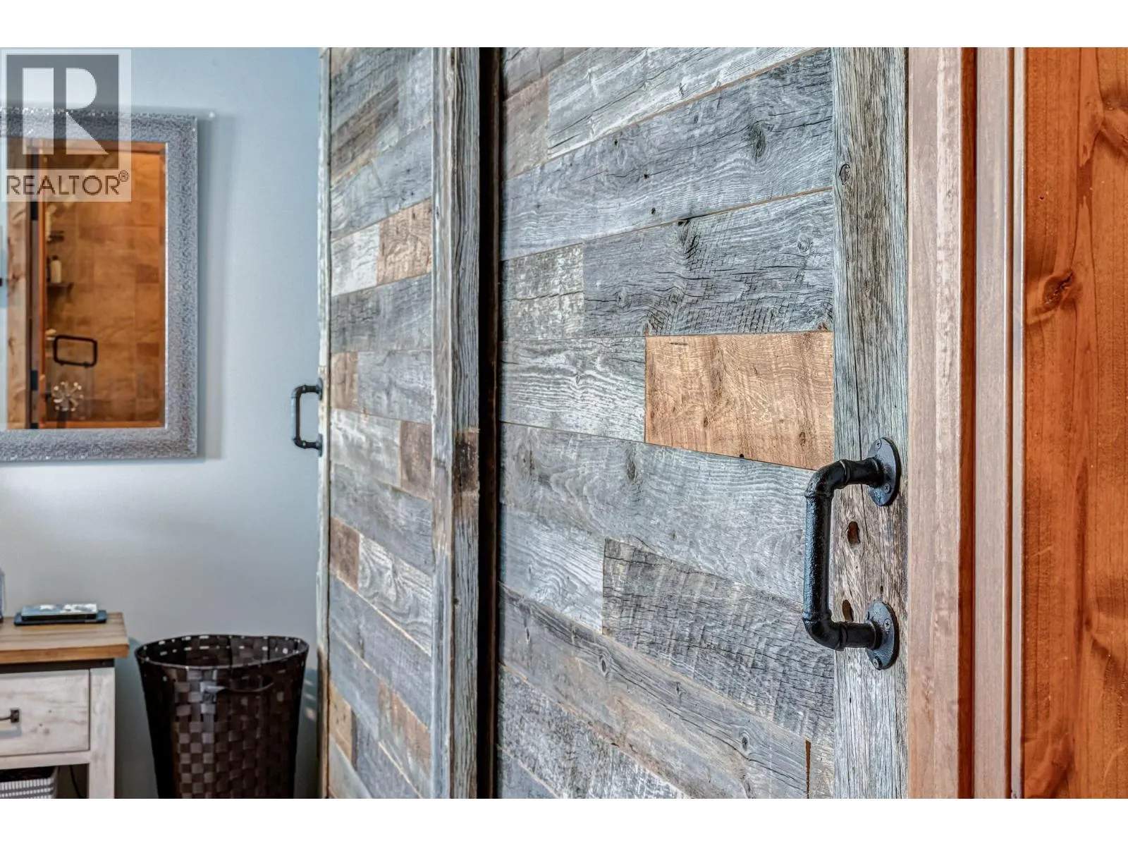 221-4559 Timberline Crescent