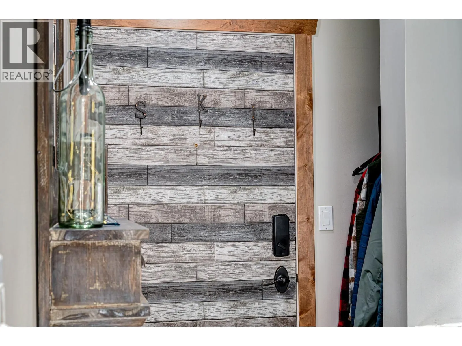 221-4559 Timberline Crescent