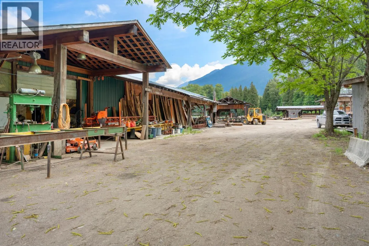209 LARDEAU RIVER Road
