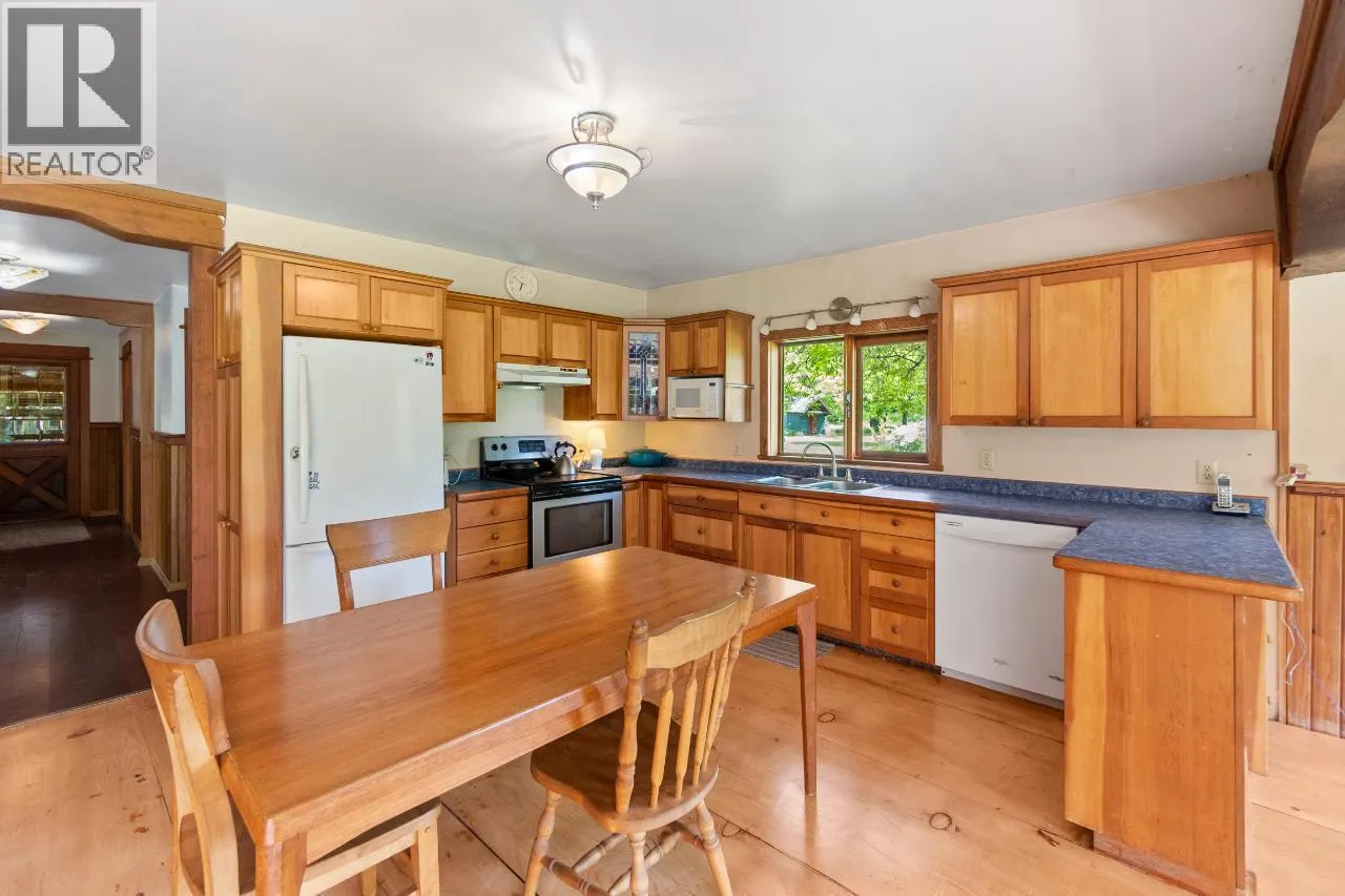 209 LARDEAU RIVER Road