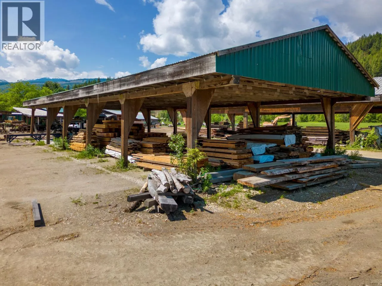 209 LARDEAU RIVER Road