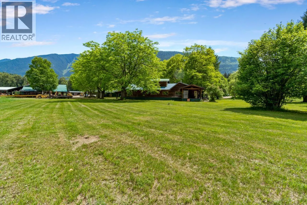 209 LARDEAU RIVER Road