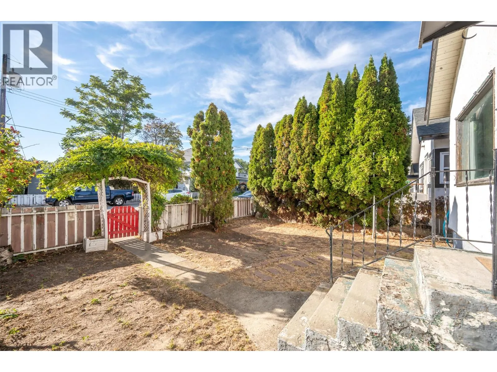 363 Nanaimo Avenue W