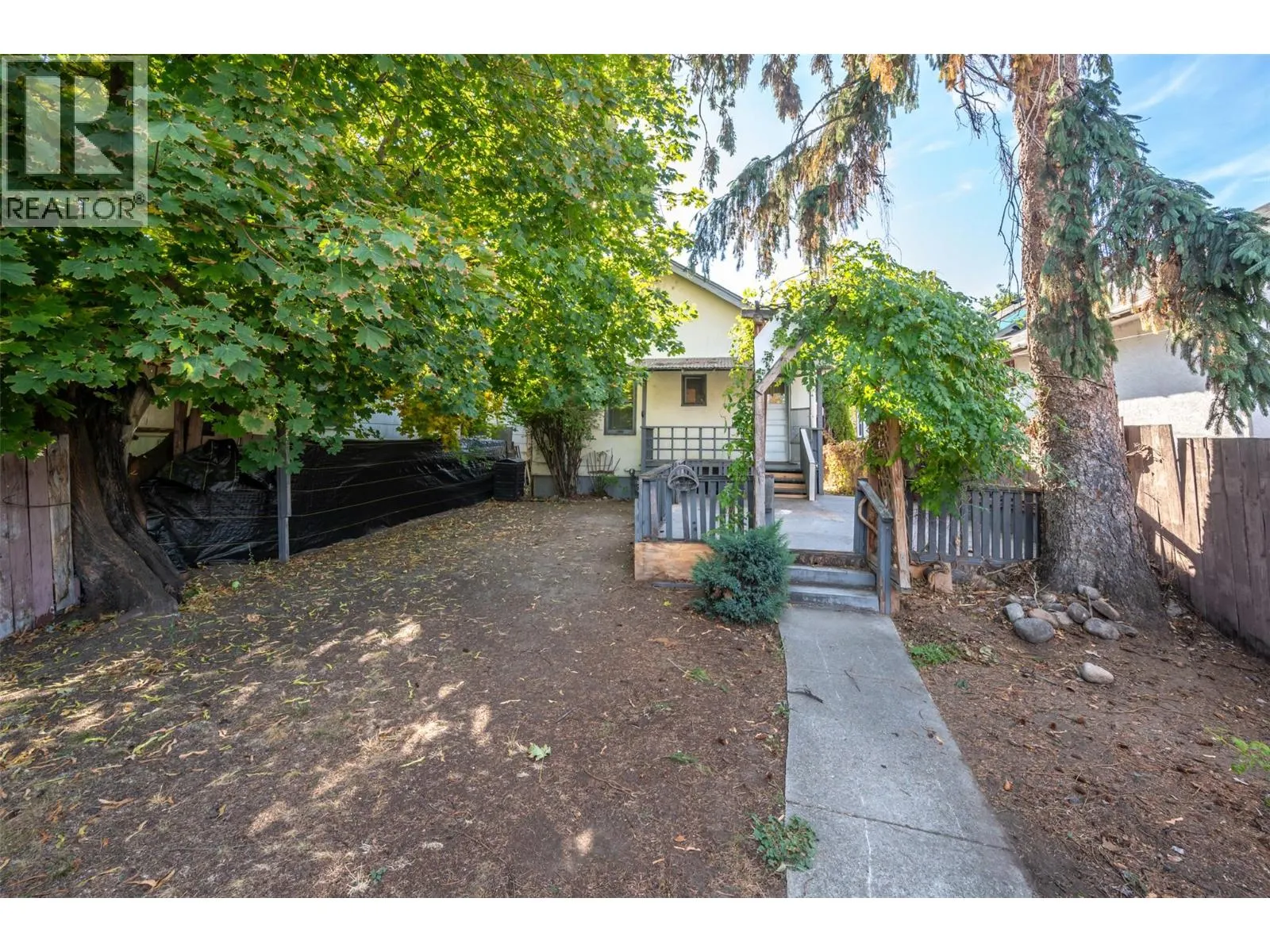 363 Nanaimo Avenue W