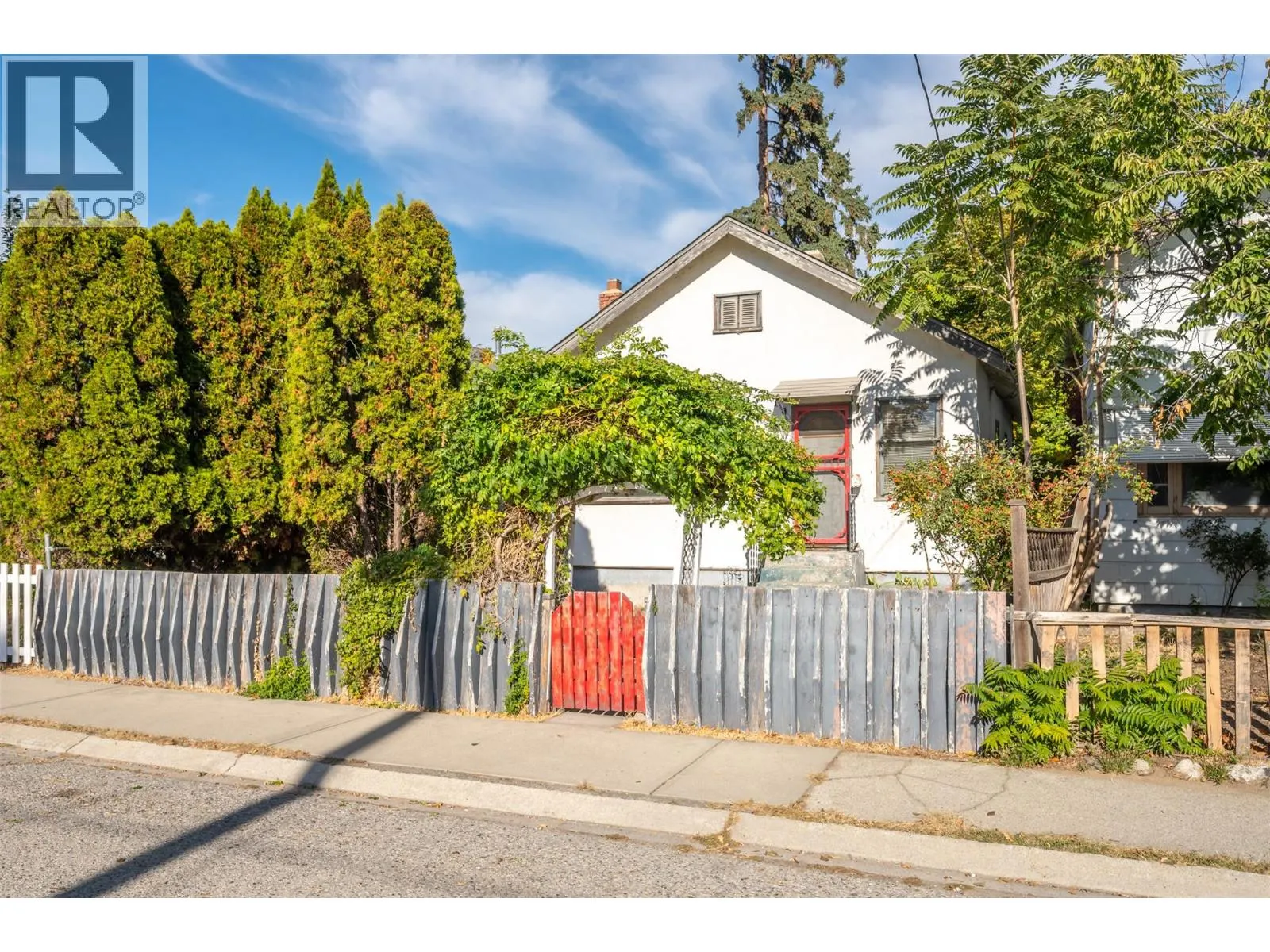 363 Nanaimo Avenue W