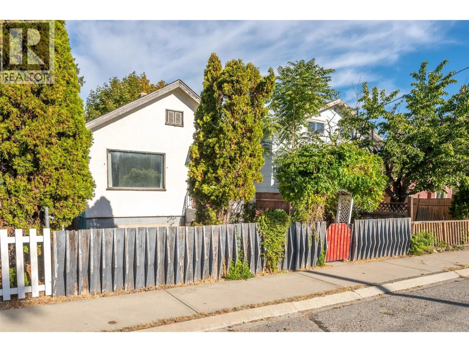 363 Nanaimo Avenue W