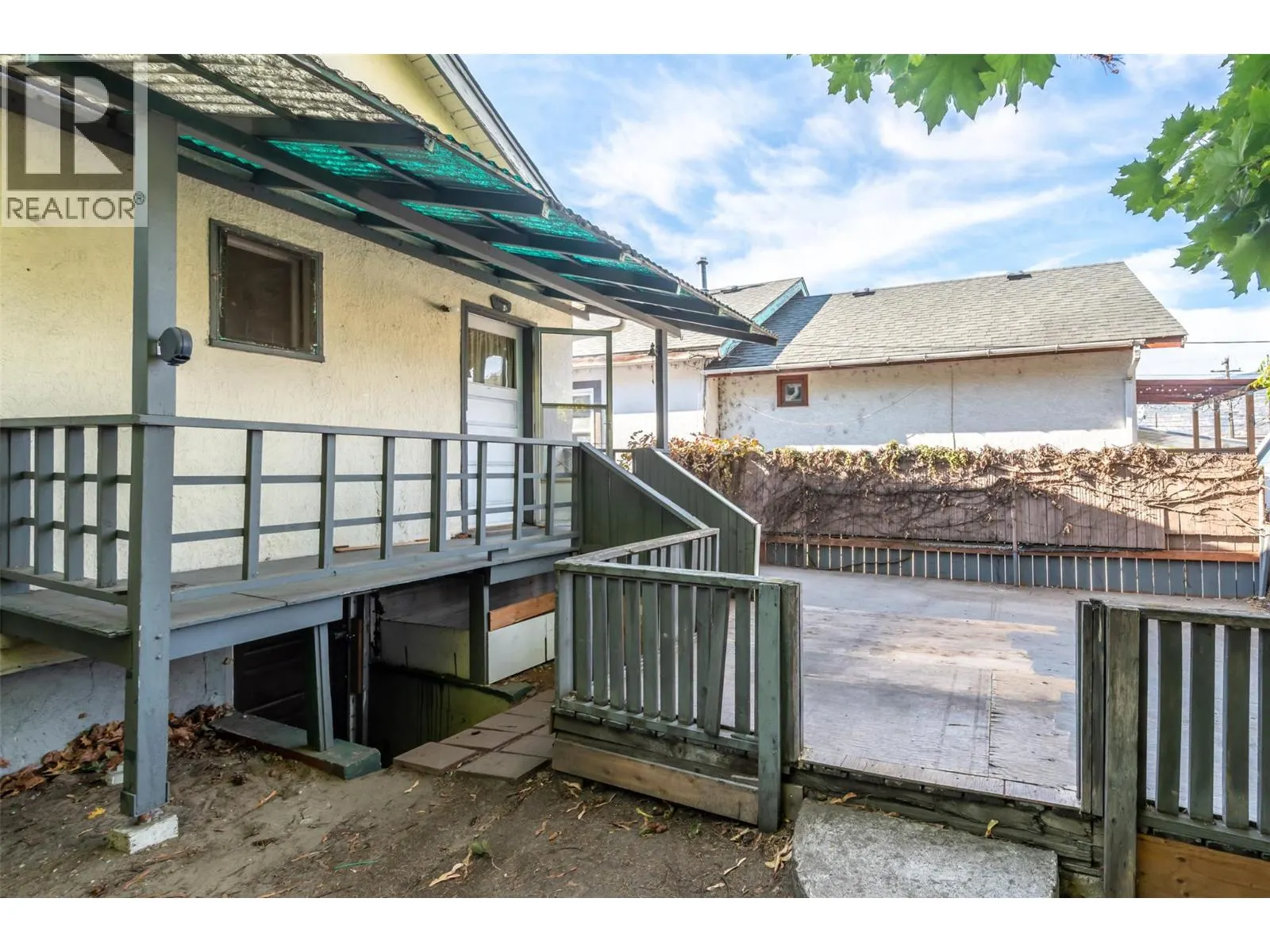 363 Nanaimo Avenue W